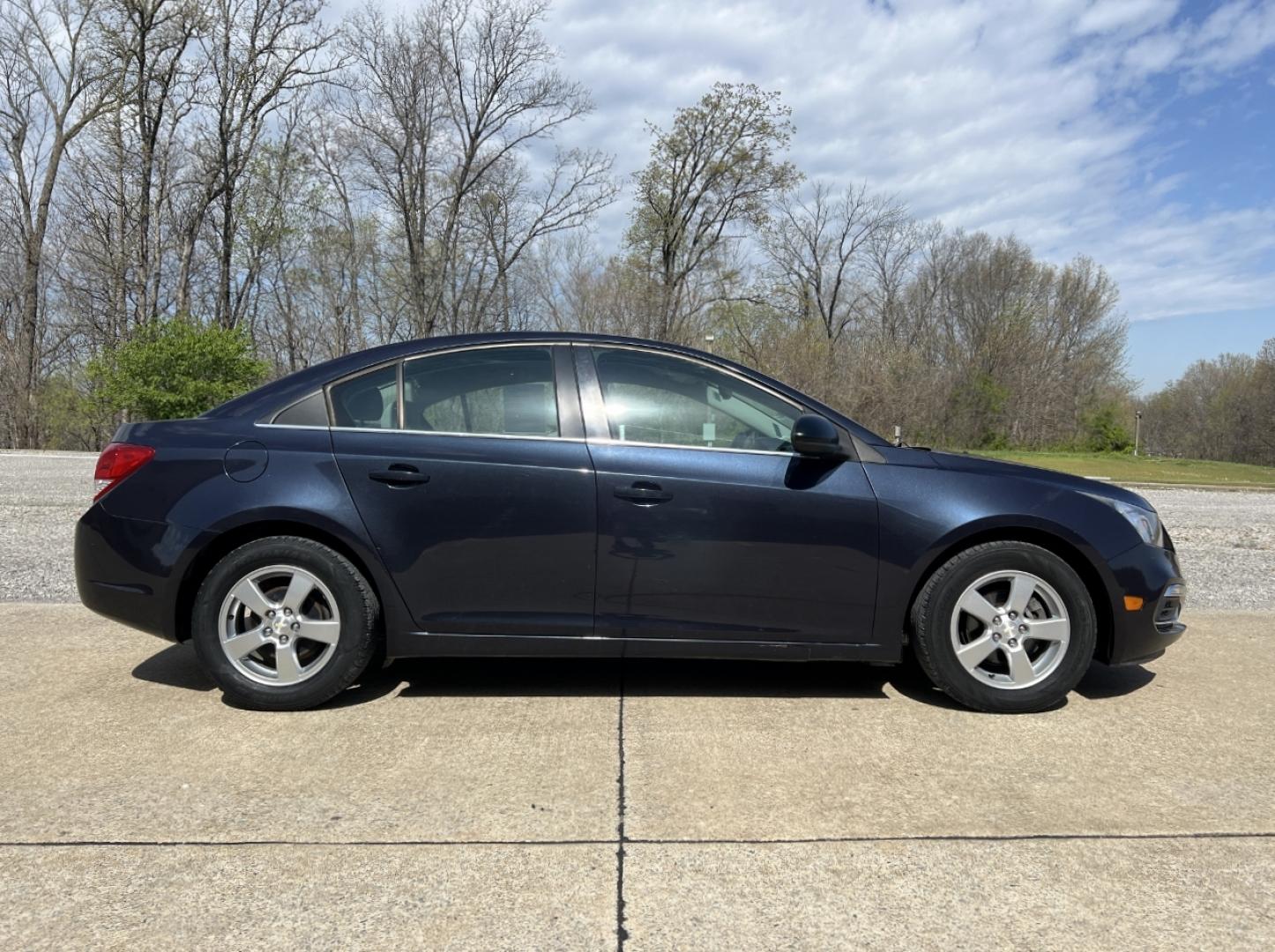 2015 BLUE /Gray Cloth CHEVROLET CRUZE LT (1G1PC5SB5F7) with an 1.4L 4 Cyl. engine, Automatic transmission, located at 506 S. Kingshighway, Cape Girardeau, MO, 63703, 37.294994, -89.556206 - 2015 Chevrolet Cruze LT Only 77xxx miles Front Wheel Drive 1.4L 4 Cyl. Automatic Power Driver Seat Backup Camera Bluetooth Remote Start Cruise Power Windows/Locks/Mirrors We have financing available and we accept trades! Fill out a credit application on our website or come by today! If y - Photo#7