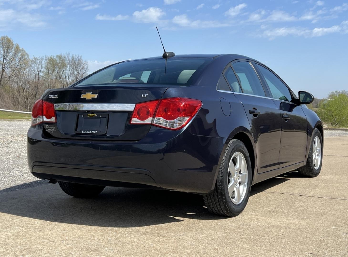 2015 BLUE /Gray Cloth CHEVROLET CRUZE LT (1G1PC5SB5F7) with an 1.4L 4 Cyl. engine, Automatic transmission, located at 506 S. Kingshighway, Cape Girardeau, MO, 63703, 37.294994, -89.556206 - 2015 Chevrolet Cruze LT Only 77xxx miles Front Wheel Drive 1.4L 4 Cyl. Automatic Power Driver Seat Backup Camera Bluetooth Remote Start Cruise Power Windows/Locks/Mirrors We have financing available and we accept trades! Fill out a credit application on our website or come by today! If y - Photo#8