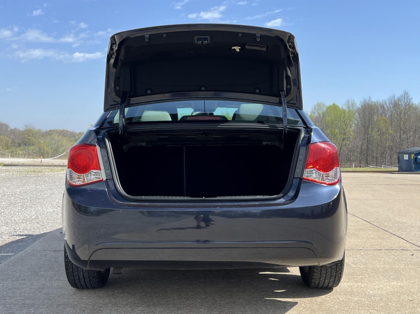 2015 BLUE /Gray Cloth CHEVROLET CRUZE LT (1G1PC5SB5F7) with an 1.4L 4 Cyl. engine, Automatic transmission, located at 506 S. Kingshighway, Cape Girardeau, MO, 63703, 37.294994, -89.556206 - 2015 Chevrolet Cruze LT Only 77xxx miles Front Wheel Drive 1.4L 4 Cyl. Automatic Power Driver Seat Backup Camera Bluetooth Remote Start Cruise Power Windows/Locks/Mirrors We have financing available and we accept trades! Fill out a credit application on our website or come by today! If y - Photo#18