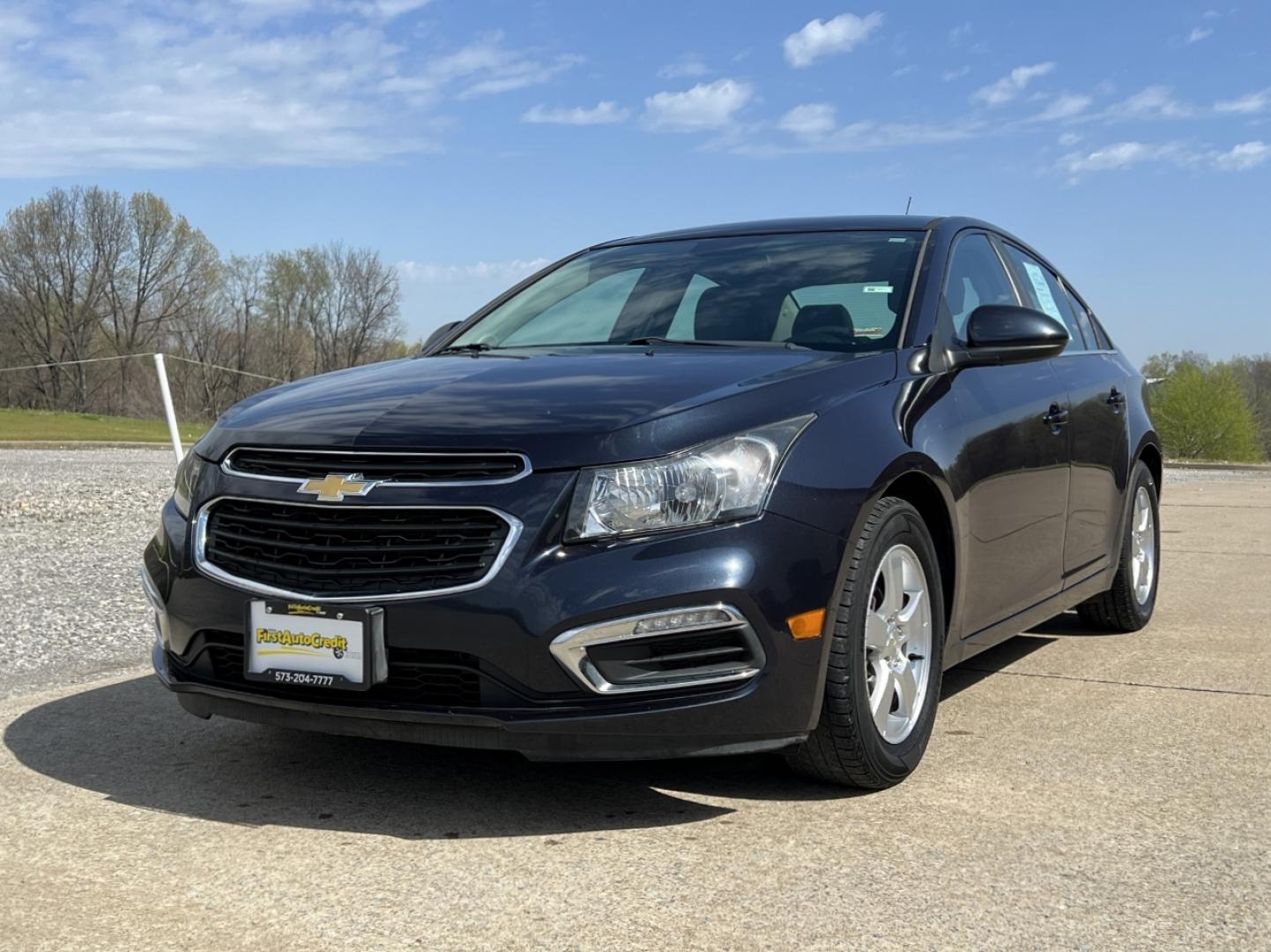 2015 BLUE /Gray Cloth CHEVROLET CRUZE LT (1G1PC5SB5F7) with an 1.4L 4 Cyl. engine, Automatic transmission, located at 506 S. Kingshighway, Cape Girardeau, MO, 63703, 37.294994, -89.556206 - 2015 Chevrolet Cruze LT Only 77xxx miles Front Wheel Drive 1.4L 4 Cyl. Automatic Power Driver Seat Backup Camera Bluetooth Remote Start Cruise Power Windows/Locks/Mirrors We have financing available and we accept trades! Fill out a credit application on our website or come by today! If y - Photo#5