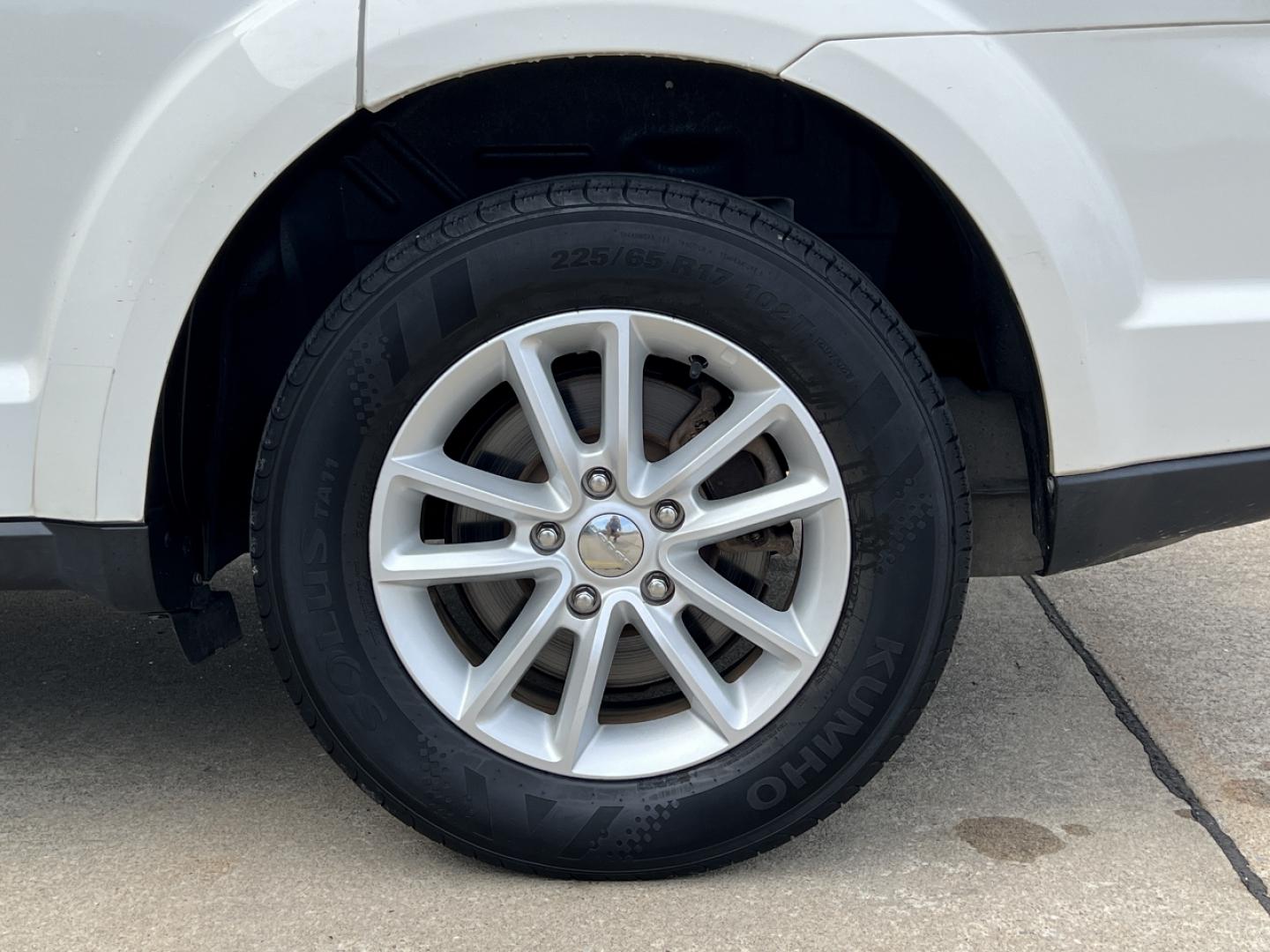 2016 WHITE /Black Cloth DODGE JOURNEY SXT (3C4PDCBG6GT) with an 3.6L V6 engine, Automatic transmission, located at 506 S. Kingshighway, Cape Girardeau, MO, 63703, 37.294994, -89.556206 - 2016 Dodge Journey SXT 110xxx miles Front Wheel Drive 3.6L V6 Automatic 3rd Row Power Driver Seat Cruise Power Windows/Locks/Mirrors We have financing available and we accept trades! Fill out a credit application on our website or come by today! If you have any questions, give us a call at - Photo#34