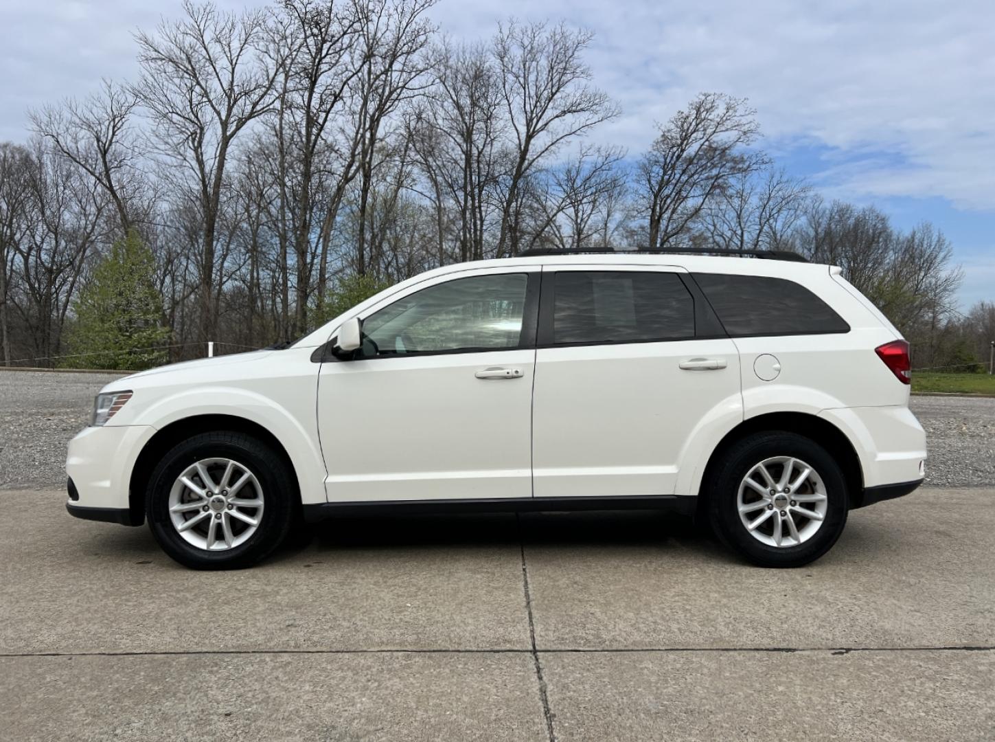 2016 WHITE /Black Cloth DODGE JOURNEY SXT (3C4PDCBG6GT) with an 3.6L V6 engine, Automatic transmission, located at 506 S. Kingshighway, Cape Girardeau, MO, 63703, 37.294994, -89.556206 - 2016 Dodge Journey SXT 110xxx miles Front Wheel Drive 3.6L V6 Automatic 3rd Row Power Driver Seat Cruise Power Windows/Locks/Mirrors We have financing available and we accept trades! Fill out a credit application on our website or come by today! If you have any questions, give us a call at - Photo#4