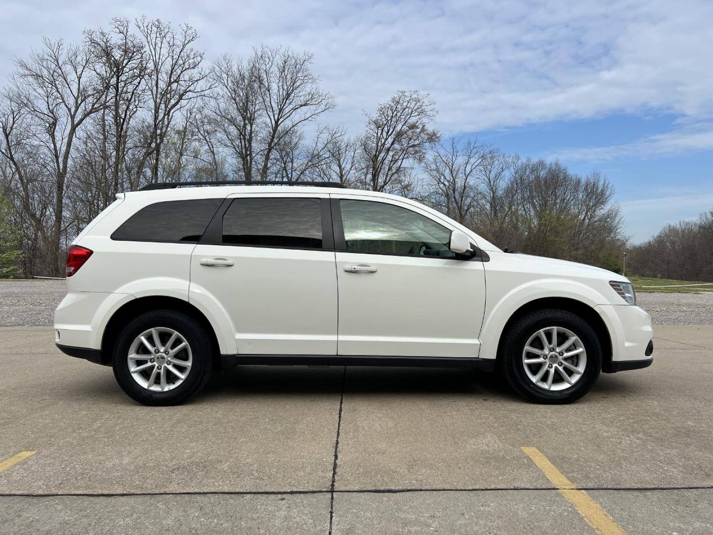 2016 WHITE /Black Cloth DODGE JOURNEY SXT (3C4PDCBG6GT) with an 3.6L V6 engine, Automatic transmission, located at 506 S. Kingshighway, Cape Girardeau, MO, 63703, 37.294994, -89.556206 - 2016 Dodge Journey SXT 110xxx miles Front Wheel Drive 3.6L V6 Automatic 3rd Row Power Driver Seat Cruise Power Windows/Locks/Mirrors We have financing available and we accept trades! Fill out a credit application on our website or come by today! If you have any questions, give us a call at - Photo#5