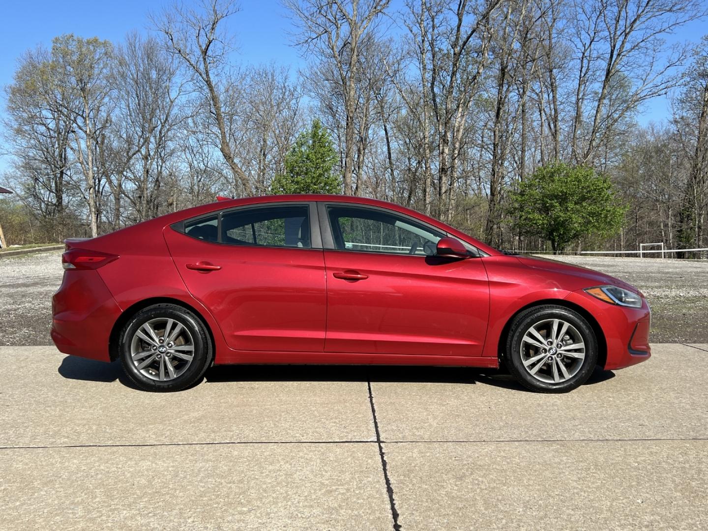 2018 MAROON /Gray Cloth HYUNDAI ELANTRA SEL (5NPD84LF2JH) with an 2.0L 4 Cyl. engine, Automatic transmission, located at 506 S. Kingshighway, Cape Girardeau, MO, 63703, 37.294994, -89.556206 - 2018 Hyundai Elantra SEL 119xxx miles Front Wheel Drive 2.0L 4 Cyl. Automatic Navigation Bluetooth Cruise Power Windows/Locks/Mirrors We have financing available and we accept trades! Fill out a credit application on our website or come by today! If you have any questions, give us a call a - Photo#4