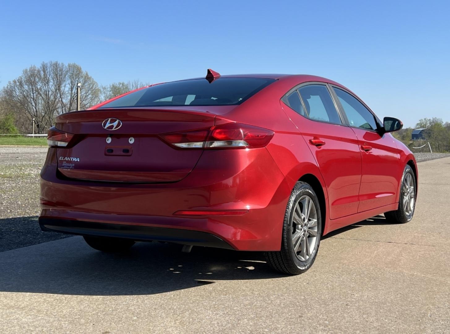 2018 MAROON /Gray Cloth HYUNDAI ELANTRA SEL (5NPD84LF2JH) with an 2.0L 4 Cyl. engine, Automatic transmission, located at 506 S. Kingshighway, Cape Girardeau, MO, 63703, 37.294994, -89.556206 - 2018 Hyundai Elantra SEL 119xxx miles Front Wheel Drive 2.0L 4 Cyl. Automatic Navigation Bluetooth Cruise Power Windows/Locks/Mirrors We have financing available and we accept trades! Fill out a credit application on our website or come by today! If you have any questions, give us a call a - Photo#5