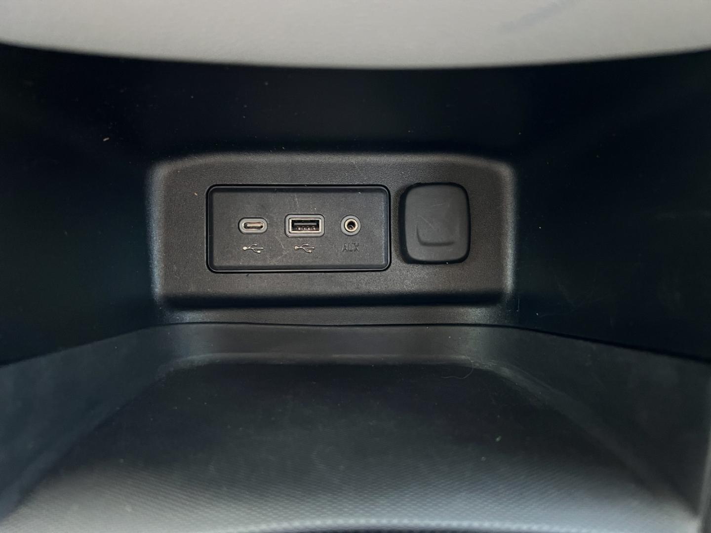 2019 GRAY /Black/Gray Cloth CHEVROLET EQUINOX LS (2GNAXHEV8K6) with an 1.5L 4 Cyl. engine, Automatic transmission, located at 506 S. Kingshighway, Cape Girardeau, MO, 63703, 37.294994, -89.556206 - 2019 Chevrolet Equinox LS 110xxx miles Front Wheel Drive 1.5L 4 Cyl. Automatic Power Driver Seat Backup Camera Bluetooth Remote Start Cruise Power Windows/Locks/Mirrors We have financing available and we accept trades! Fill out a credit application on our website or come by today! If you - Photo#26