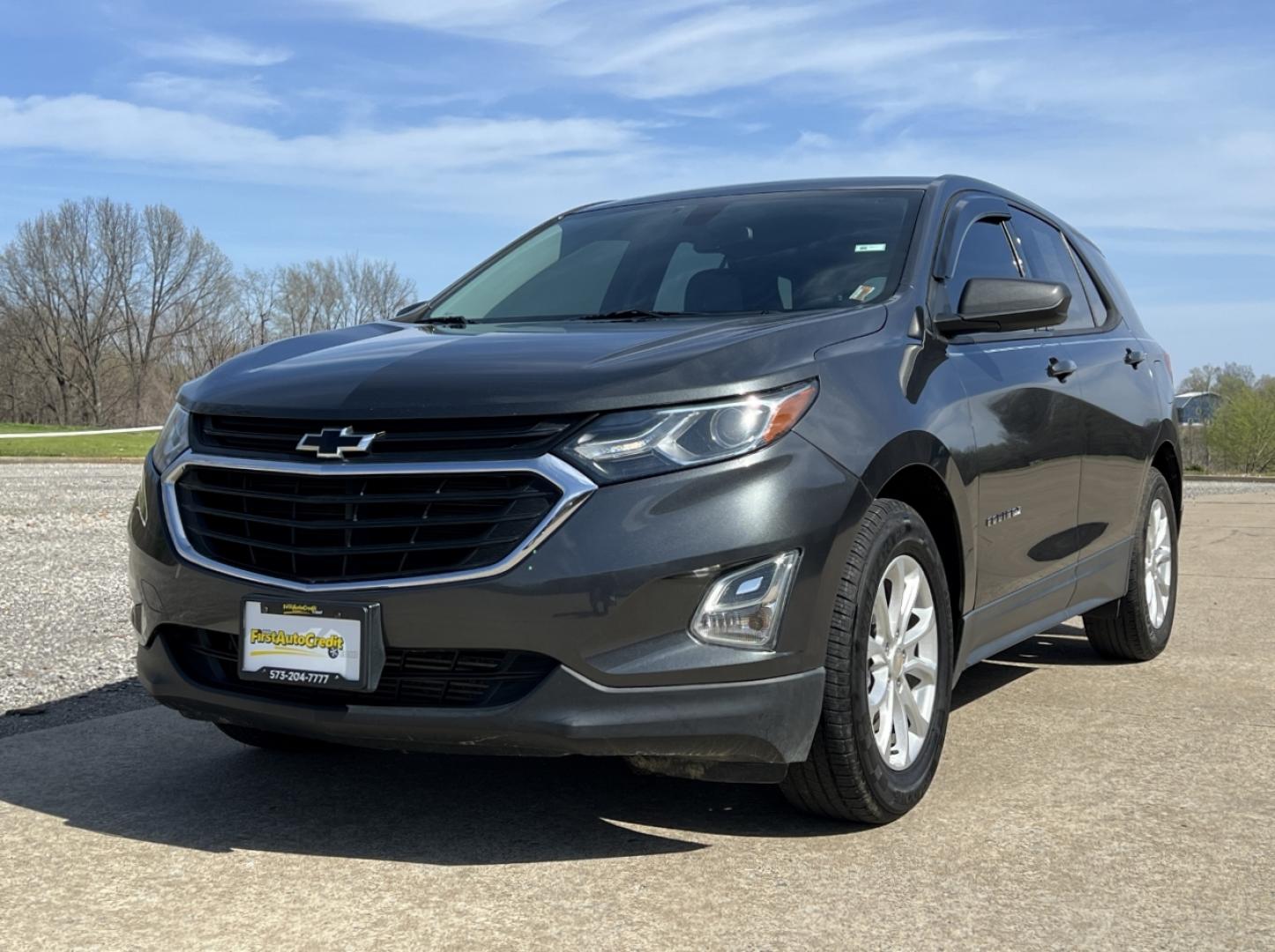 2019 GRAY /Black/Gray Cloth CHEVROLET EQUINOX LS (2GNAXHEV8K6) with an 1.5L 4 Cyl. engine, Automatic transmission, located at 506 S. Kingshighway, Cape Girardeau, MO, 63703, 37.294994, -89.556206 - 2019 Chevrolet Equinox LS 110xxx miles Front Wheel Drive 1.5L 4 Cyl. Automatic Power Driver Seat Backup Camera Bluetooth Remote Start Cruise Power Windows/Locks/Mirrors We have financing available and we accept trades! Fill out a credit application on our website or come by today! If you - Photo#4