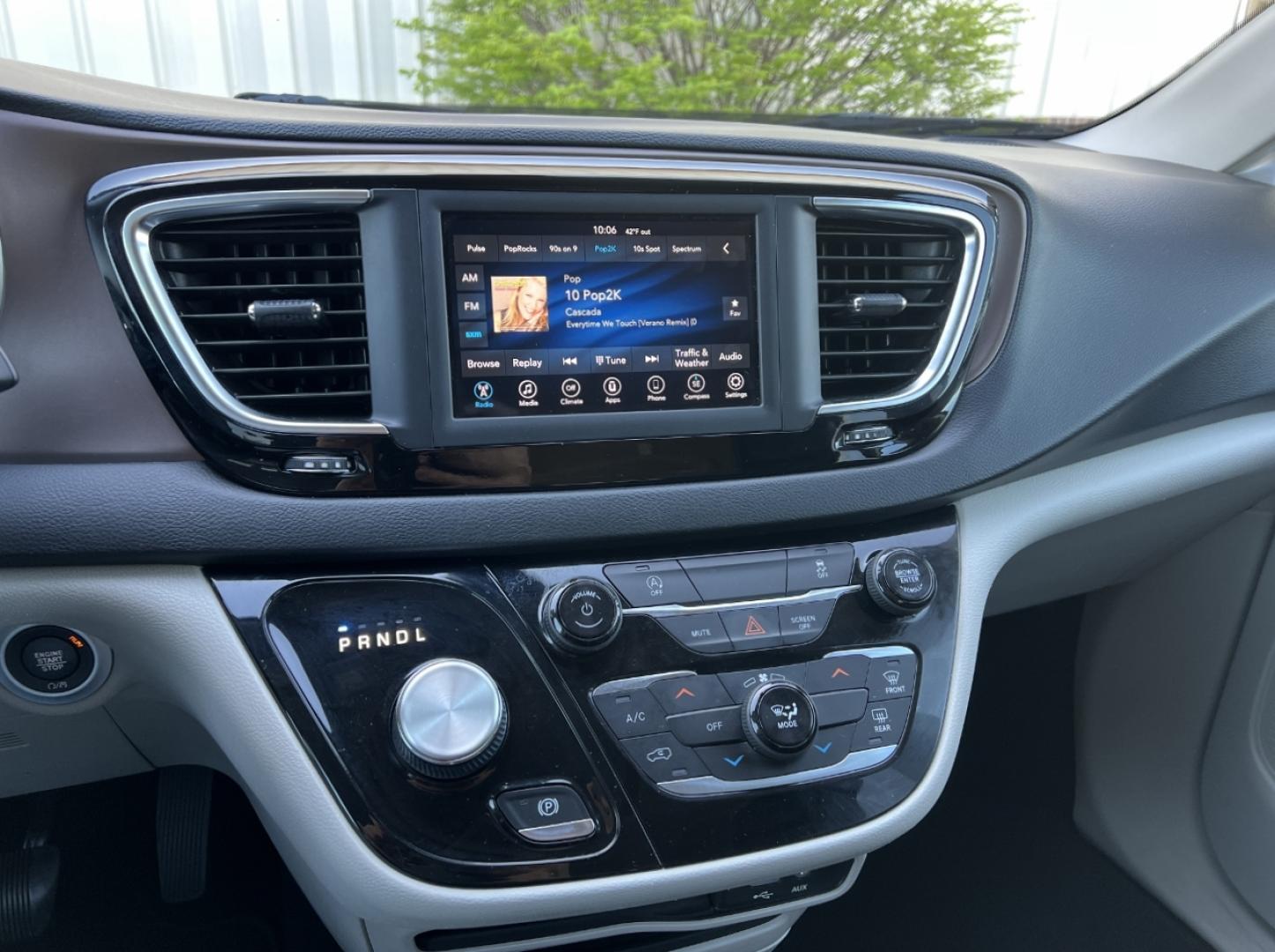 2020 GRAY /Black Leather CHRYSLER VOYAGER LXI (2C4RC1DG2LR) with an 3.6L V6 engine, Automatic transmission, located at 506 S. Kingshighway, Cape Girardeau, MO, 63703, 37.294994, -89.556206 - 2020 Chrysler Voyager LXI 110xxx miles Front Wheel Drive 3.6L V6 Automatic Leather 3rd Row Stow 'N Go Backup Camera Power Driver Seat Bluetooth Remote Start Cruise Power Windows/Locks/Mirrors We have financing available and we accept trades! Fill out a credit application on our website - Photo#26