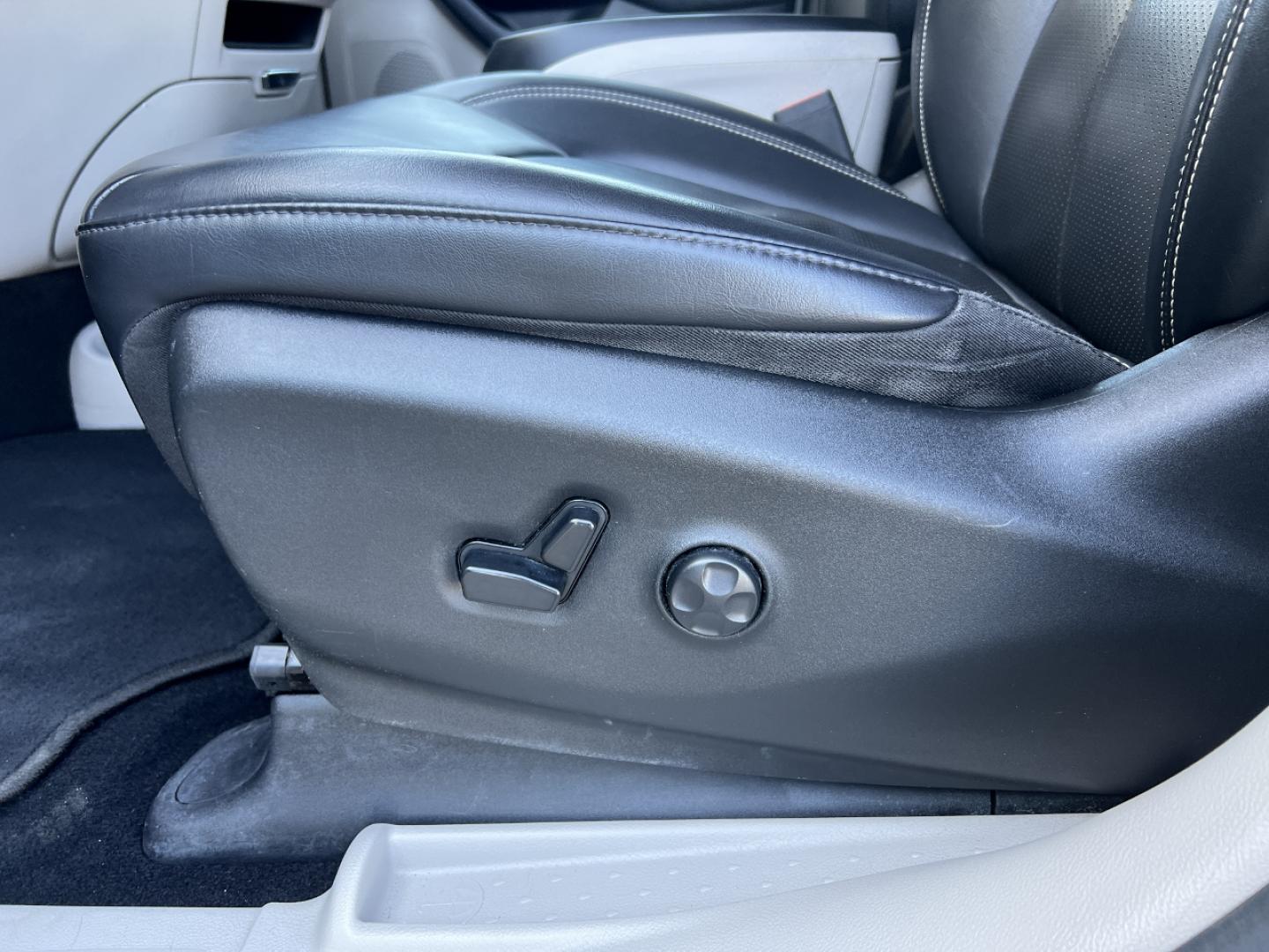 2020 GRAY /Black Leather CHRYSLER VOYAGER LXI (2C4RC1DG2LR) with an 3.6L V6 engine, Automatic transmission, located at 506 S. Kingshighway, Cape Girardeau, MO, 63703, 37.294994, -89.556206 - 2020 Chrysler Voyager LXI 110xxx miles Front Wheel Drive 3.6L V6 Automatic Leather 3rd Row Stow 'N Go Backup Camera Power Driver Seat Bluetooth Remote Start Cruise Power Windows/Locks/Mirrors We have financing available and we accept trades! Fill out a credit application on our website - Photo#3