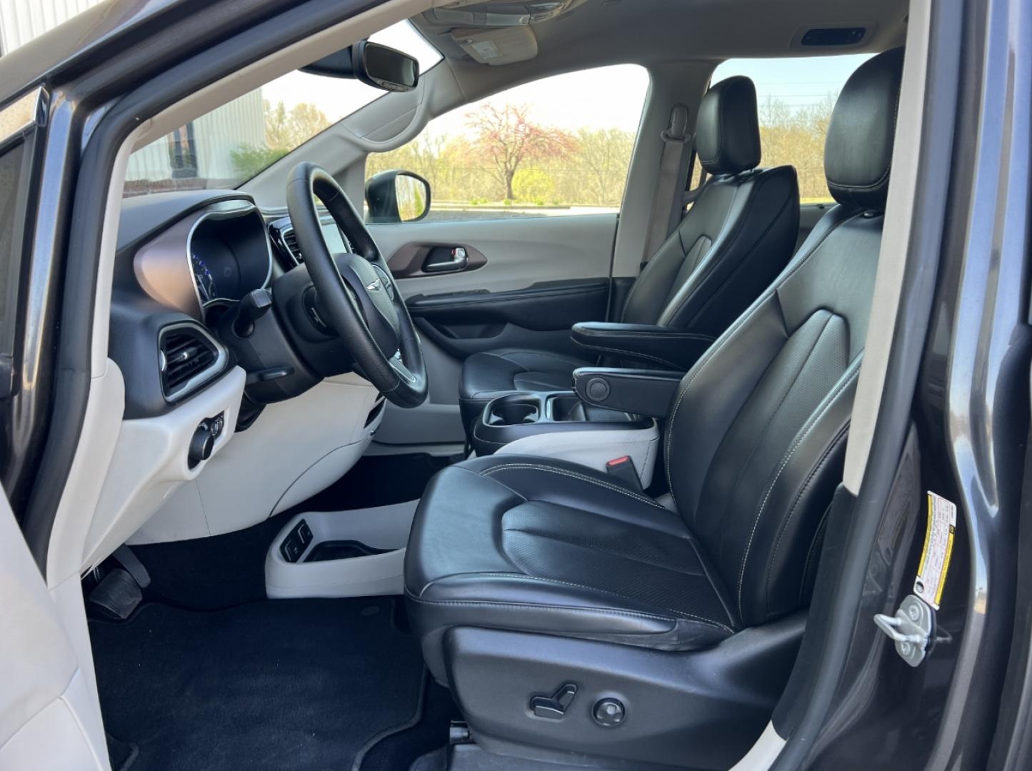 2020 GRAY /Black Leather CHRYSLER VOYAGER LXI (2C4RC1DG2LR) with an 3.6L V6 engine, Automatic transmission, located at 506 S. Kingshighway, Cape Girardeau, MO, 63703, 37.294994, -89.556206 - 2020 Chrysler Voyager LXI 110xxx miles Front Wheel Drive 3.6L V6 Automatic Leather 3rd Row Stow 'N Go Backup Camera Power Driver Seat Bluetooth Remote Start Cruise Power Windows/Locks/Mirrors We have financing available and we accept trades! Fill out a credit application on our website - Photo#14