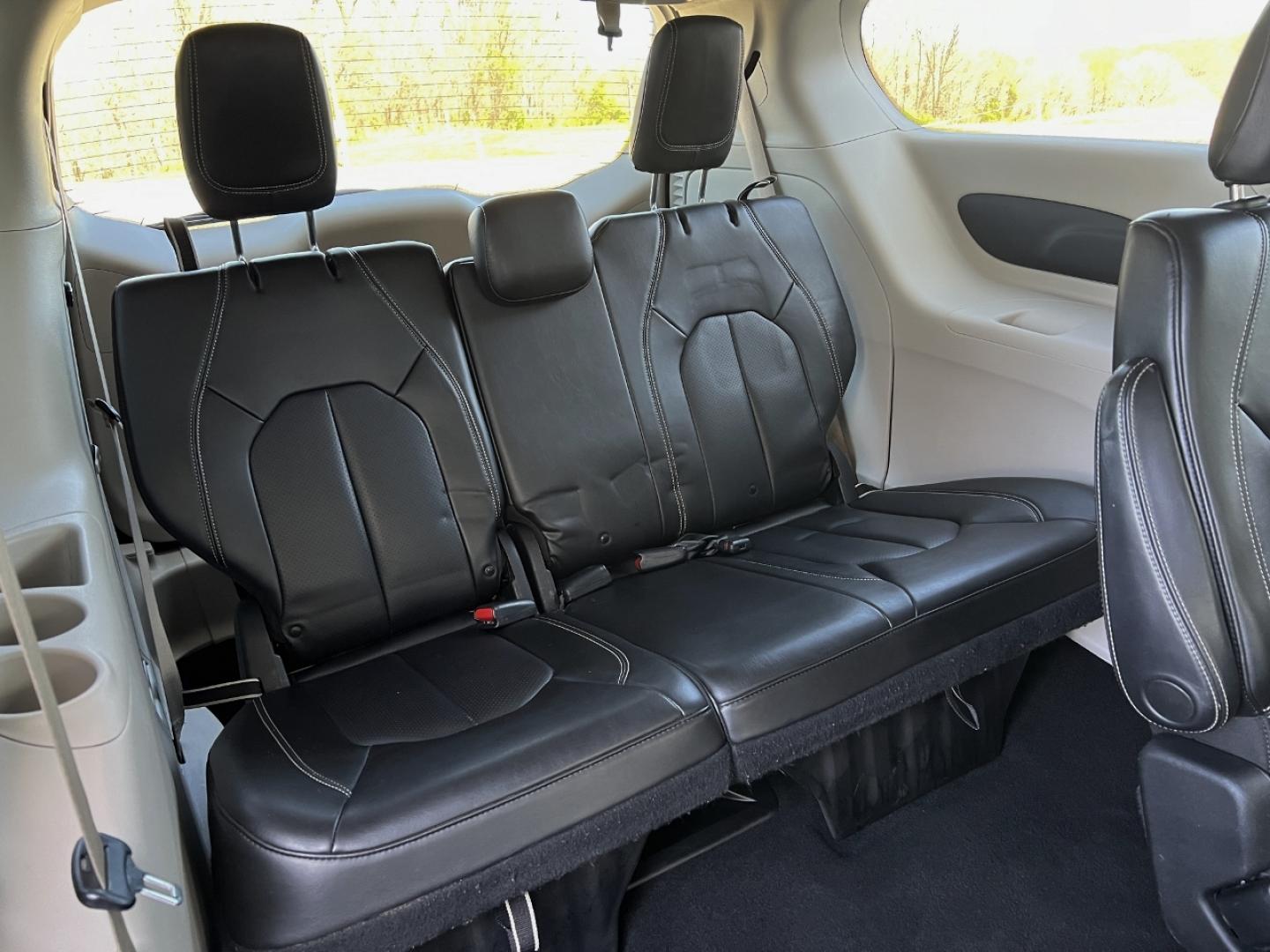 2020 GRAY /Black Leather CHRYSLER VOYAGER LXI (2C4RC1DG2LR) with an 3.6L V6 engine, Automatic transmission, located at 506 S. Kingshighway, Cape Girardeau, MO, 63703, 37.294994, -89.556206 - 2020 Chrysler Voyager LXI 110xxx miles Front Wheel Drive 3.6L V6 Automatic Leather 3rd Row Stow 'N Go Backup Camera Power Driver Seat Bluetooth Remote Start Cruise Power Windows/Locks/Mirrors We have financing available and we accept trades! Fill out a credit application on our website - Photo#19