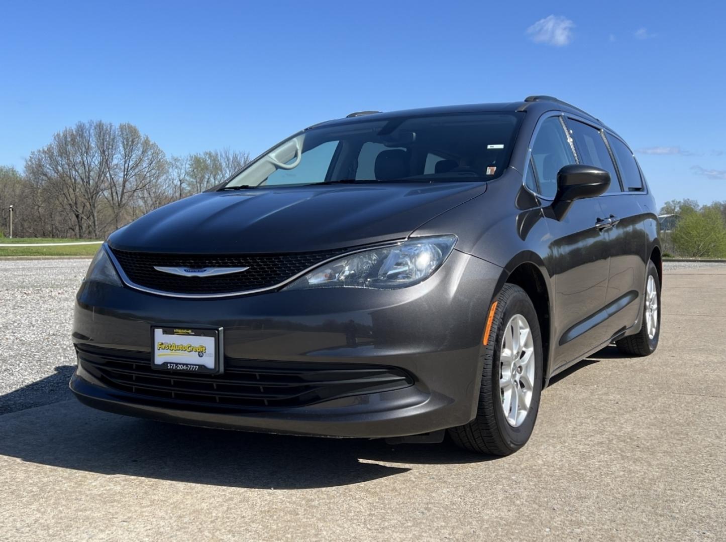2020 GRAY /Black Leather CHRYSLER VOYAGER LXI (2C4RC1DG2LR) with an 3.6L V6 engine, Automatic transmission, located at 506 S. Kingshighway, Cape Girardeau, MO, 63703, 37.294994, -89.556206 - 2020 Chrysler Voyager LXI 110xxx miles Front Wheel Drive 3.6L V6 Automatic Leather 3rd Row Stow 'N Go Backup Camera Power Driver Seat Bluetooth Remote Start Cruise Power Windows/Locks/Mirrors We have financing available and we accept trades! Fill out a credit application on our website - Photo#6