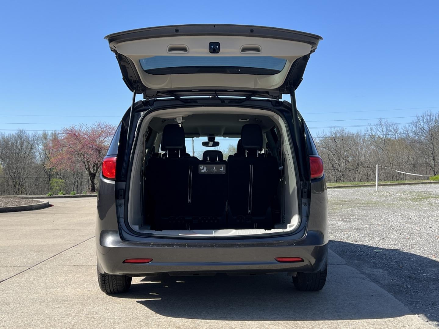 2020 GRAY /Black Leather CHRYSLER VOYAGER LXI (2C4RC1DG2LR) with an 3.6L V6 engine, Automatic transmission, located at 506 S. Kingshighway, Cape Girardeau, MO, 63703, 37.294994, -89.556206 - 2020 Chrysler Voyager LXI 110xxx miles Front Wheel Drive 3.6L V6 Automatic Leather 3rd Row Stow 'N Go Backup Camera Power Driver Seat Bluetooth Remote Start Cruise Power Windows/Locks/Mirrors We have financing available and we accept trades! Fill out a credit application on our website - Photo#20
