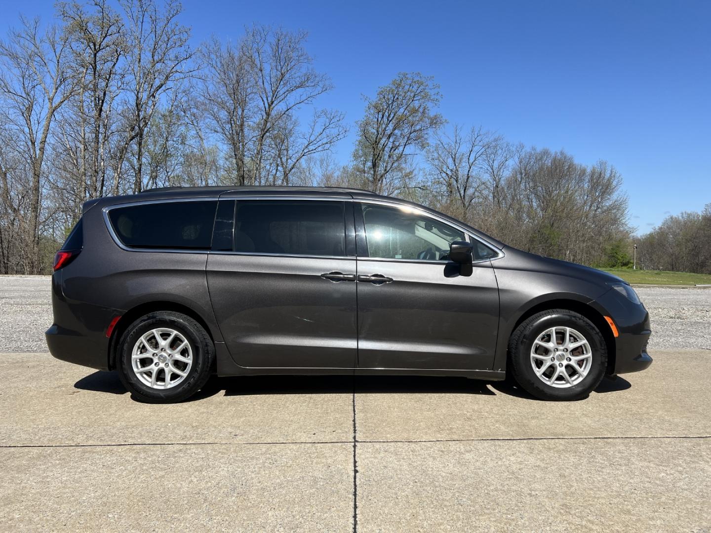 2020 GRAY /Black Leather CHRYSLER VOYAGER LXI (2C4RC1DG2LR) with an 3.6L V6 engine, Automatic transmission, located at 506 S. Kingshighway, Cape Girardeau, MO, 63703, 37.294994, -89.556206 - 2020 Chrysler Voyager LXI 110xxx miles Front Wheel Drive 3.6L V6 Automatic Leather 3rd Row Stow 'N Go Backup Camera Power Driver Seat Bluetooth Remote Start Cruise Power Windows/Locks/Mirrors We have financing available and we accept trades! Fill out a credit application on our website - Photo#8