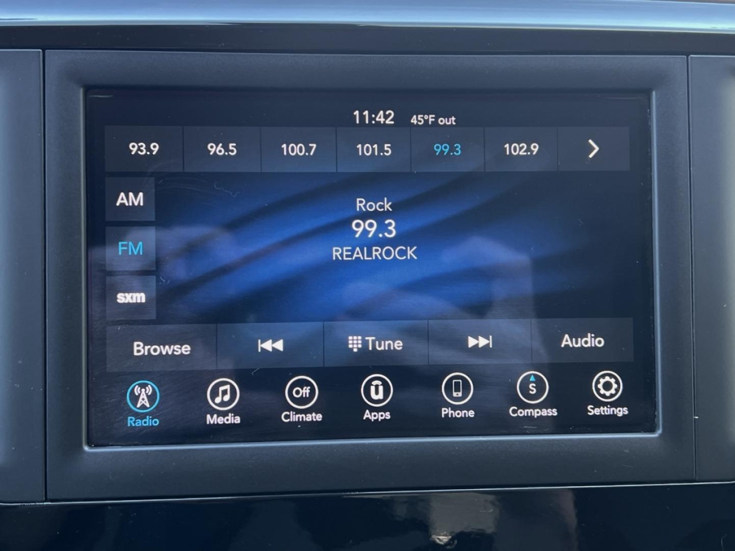 2021 SILVER /Black Leather CHRYSLER VOYAGER LXI (2C4RC1DG9MR) with an 3.6L V6 engine, Automatic transmission, located at 506 S. Kingshighway, Cape Girardeau, MO, 63703, 37.294994, -89.556206 - 2021 Chrysler Voyager LXI 115xxx miles Front Wheel Drive 3.6L V6 Automatic Leather 3rd Row Stow 'N Go Backup Camera Power Driver Seat Bluetooth Remote Start Cruise Power Windows/Locks/Mirrors We have financing available and we accept trades! Fill out a credit application on our website - Photo#27