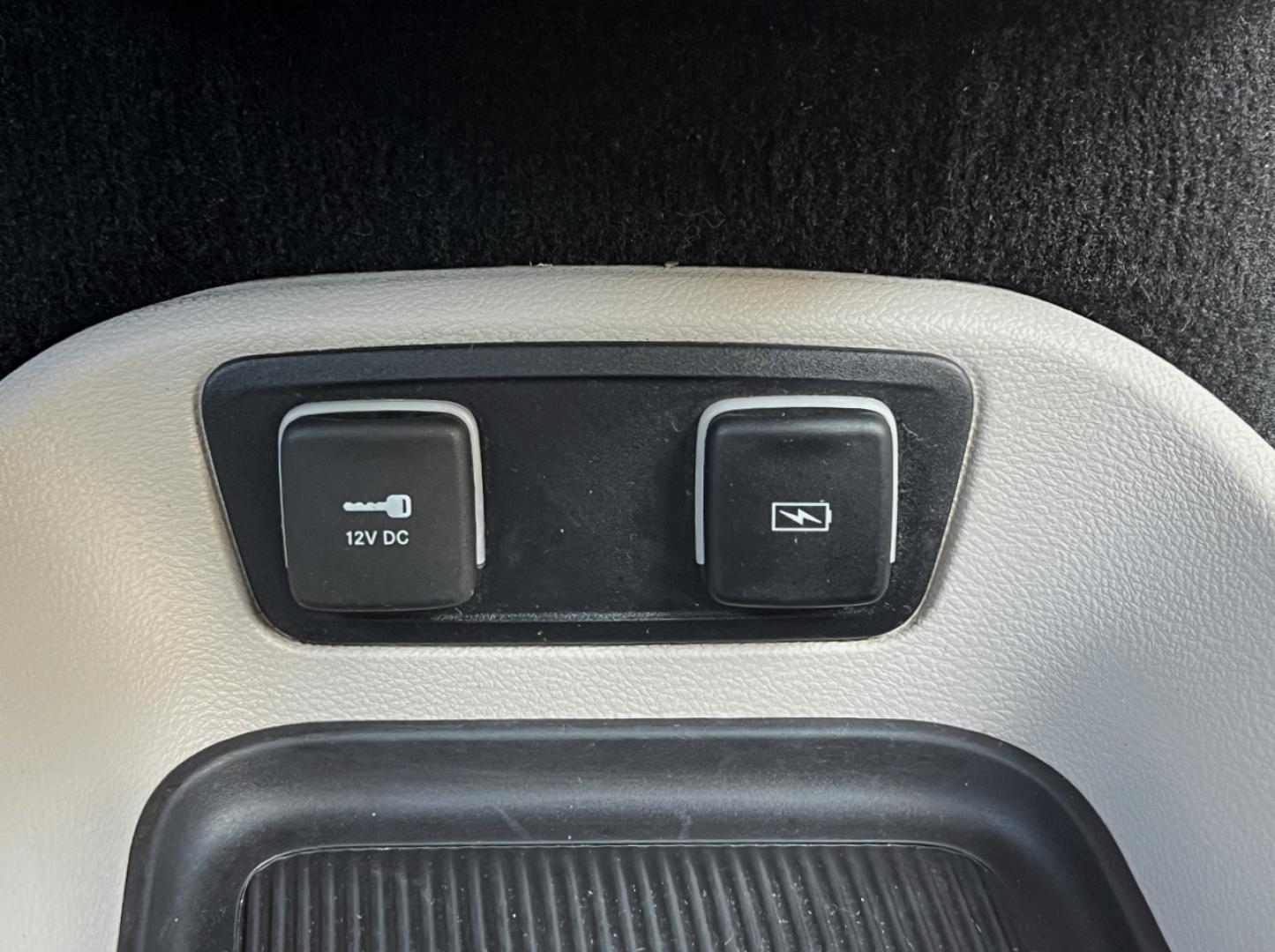 2021 SILVER /Black Leather CHRYSLER VOYAGER LXI (2C4RC1DG9MR) with an 3.6L V6 engine, Automatic transmission, located at 506 S. Kingshighway, Cape Girardeau, MO, 63703, 37.294994, -89.556206 - 2021 Chrysler Voyager LXI 115xxx miles Front Wheel Drive 3.6L V6 Automatic Leather 3rd Row Stow 'N Go Backup Camera Power Driver Seat Bluetooth Remote Start Cruise Power Windows/Locks/Mirrors We have financing available and we accept trades! Fill out a credit application on our website - Photo#30
