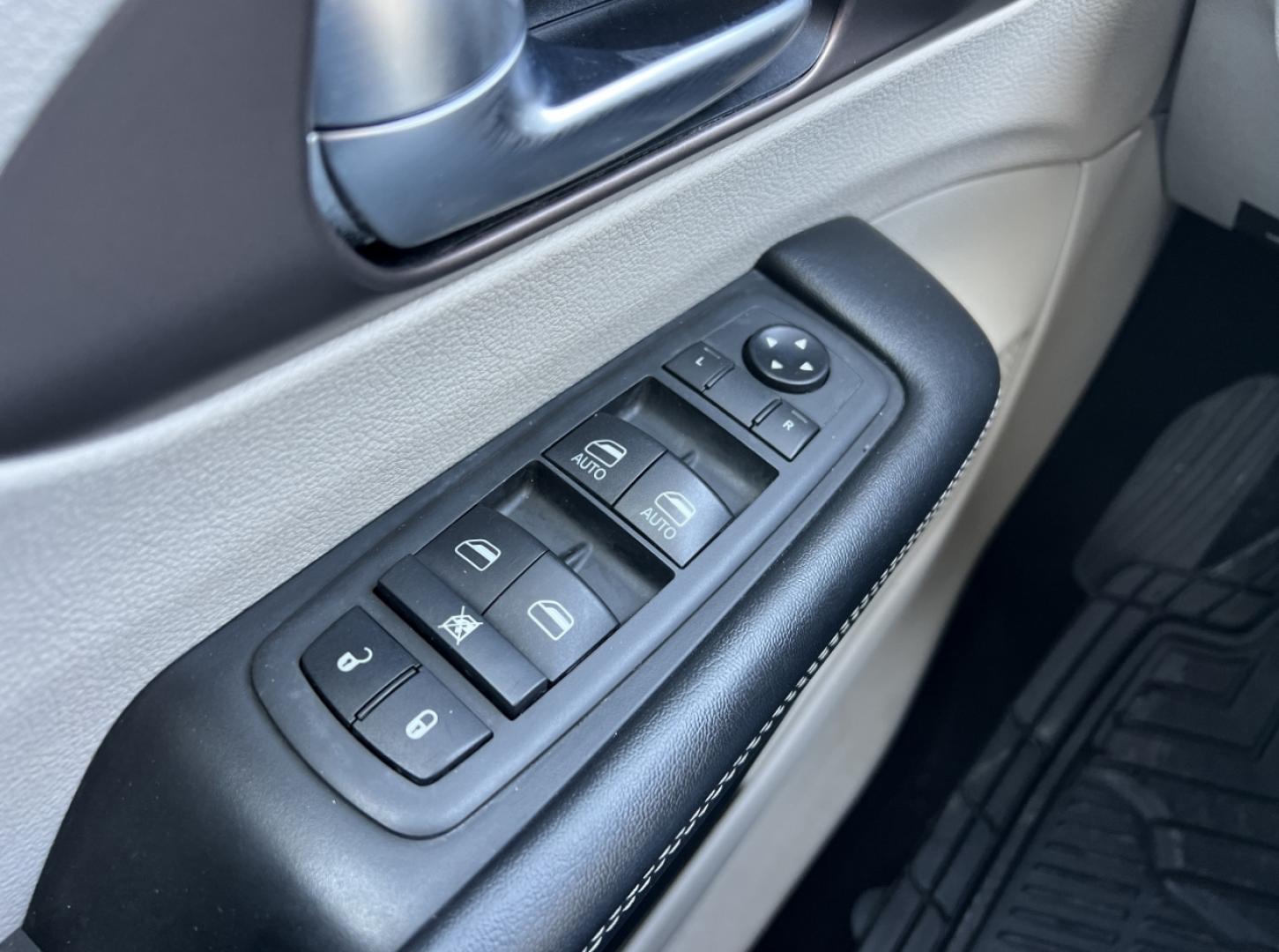 2021 SILVER /Black Leather CHRYSLER VOYAGER LXI (2C4RC1DG9MR) with an 3.6L V6 engine, Automatic transmission, located at 506 S. Kingshighway, Cape Girardeau, MO, 63703, 37.294994, -89.556206 - 2021 Chrysler Voyager LXI 115xxx miles Front Wheel Drive 3.6L V6 Automatic Leather 3rd Row Stow 'N Go Backup Camera Power Driver Seat Bluetooth Remote Start Cruise Power Windows/Locks/Mirrors We have financing available and we accept trades! Fill out a credit application on our website - Photo#31