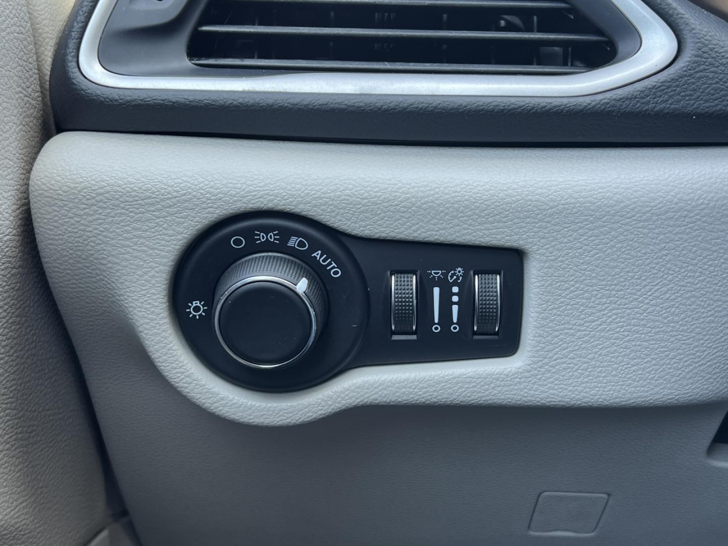 2021 SILVER /Black Leather CHRYSLER VOYAGER LXI (2C4RC1DG9MR) with an 3.6L V6 engine, Automatic transmission, located at 506 S. Kingshighway, Cape Girardeau, MO, 63703, 37.294994, -89.556206 - 2021 Chrysler Voyager LXI 115xxx miles Front Wheel Drive 3.6L V6 Automatic Leather 3rd Row Stow 'N Go Backup Camera Power Driver Seat Bluetooth Remote Start Cruise Power Windows/Locks/Mirrors We have financing available and we accept trades! Fill out a credit application on our website - Photo#32