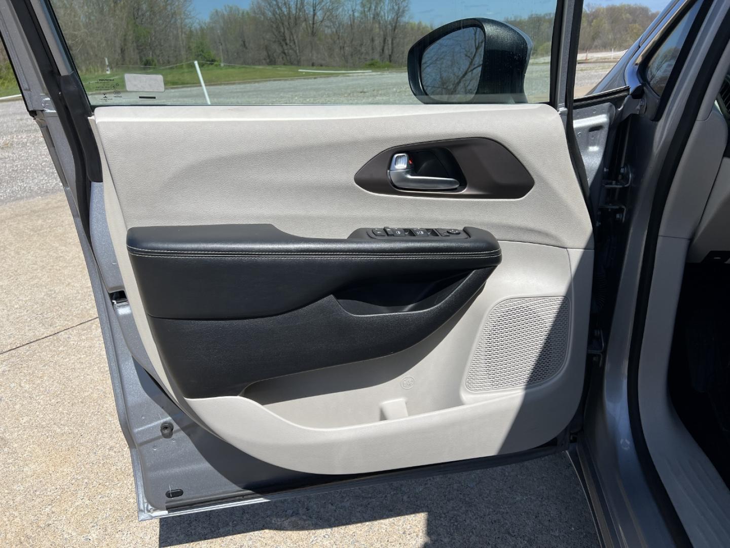 2021 SILVER /Black Leather CHRYSLER VOYAGER LXI (2C4RC1DG9MR) with an 3.6L V6 engine, Automatic transmission, located at 506 S. Kingshighway, Cape Girardeau, MO, 63703, 37.294994, -89.556206 - 2021 Chrysler Voyager LXI 115xxx miles Front Wheel Drive 3.6L V6 Automatic Leather 3rd Row Stow 'N Go Backup Camera Power Driver Seat Bluetooth Remote Start Cruise Power Windows/Locks/Mirrors We have financing available and we accept trades! Fill out a credit application on our website - Photo#13