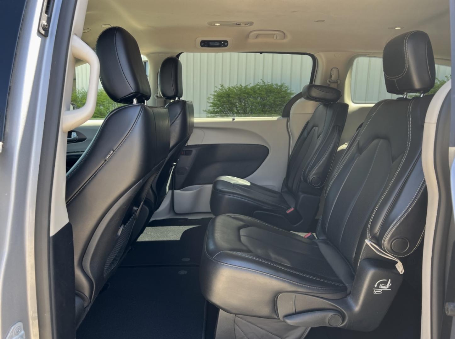 2021 SILVER /Black Leather CHRYSLER VOYAGER LXI (2C4RC1DG9MR) with an 3.6L V6 engine, Automatic transmission, located at 506 S. Kingshighway, Cape Girardeau, MO, 63703, 37.294994, -89.556206 - 2021 Chrysler Voyager LXI 115xxx miles Front Wheel Drive 3.6L V6 Automatic Leather 3rd Row Stow 'N Go Backup Camera Power Driver Seat Bluetooth Remote Start Cruise Power Windows/Locks/Mirrors We have financing available and we accept trades! Fill out a credit application on our website - Photo#17