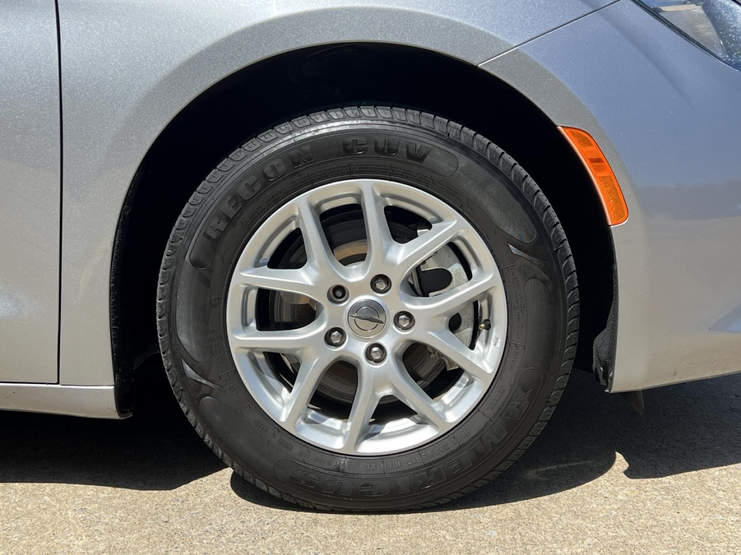 2021 SILVER /Black Leather CHRYSLER VOYAGER LXI (2C4RC1DG9MR) with an 3.6L V6 engine, Automatic transmission, located at 506 S. Kingshighway, Cape Girardeau, MO, 63703, 37.294994, -89.556206 - 2021 Chrysler Voyager LXI 115xxx miles Front Wheel Drive 3.6L V6 Automatic Leather 3rd Row Stow 'N Go Backup Camera Power Driver Seat Bluetooth Remote Start Cruise Power Windows/Locks/Mirrors We have financing available and we accept trades! Fill out a credit application on our website - Photo#44