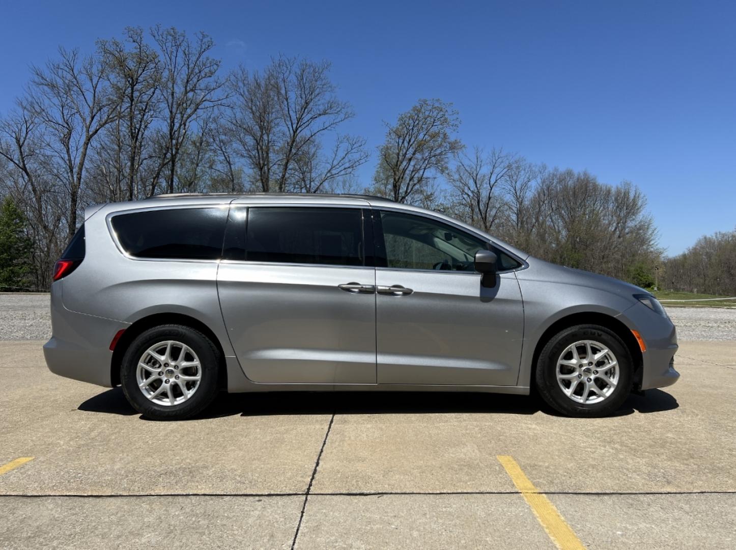 2021 SILVER /Black Leather CHRYSLER VOYAGER LXI (2C4RC1DG9MR) with an 3.6L V6 engine, Automatic transmission, located at 506 S. Kingshighway, Cape Girardeau, MO, 63703, 37.294994, -89.556206 - 2021 Chrysler Voyager LXI 115xxx miles Front Wheel Drive 3.6L V6 Automatic Leather 3rd Row Stow 'N Go Backup Camera Power Driver Seat Bluetooth Remote Start Cruise Power Windows/Locks/Mirrors We have financing available and we accept trades! Fill out a credit application on our website - Photo#8