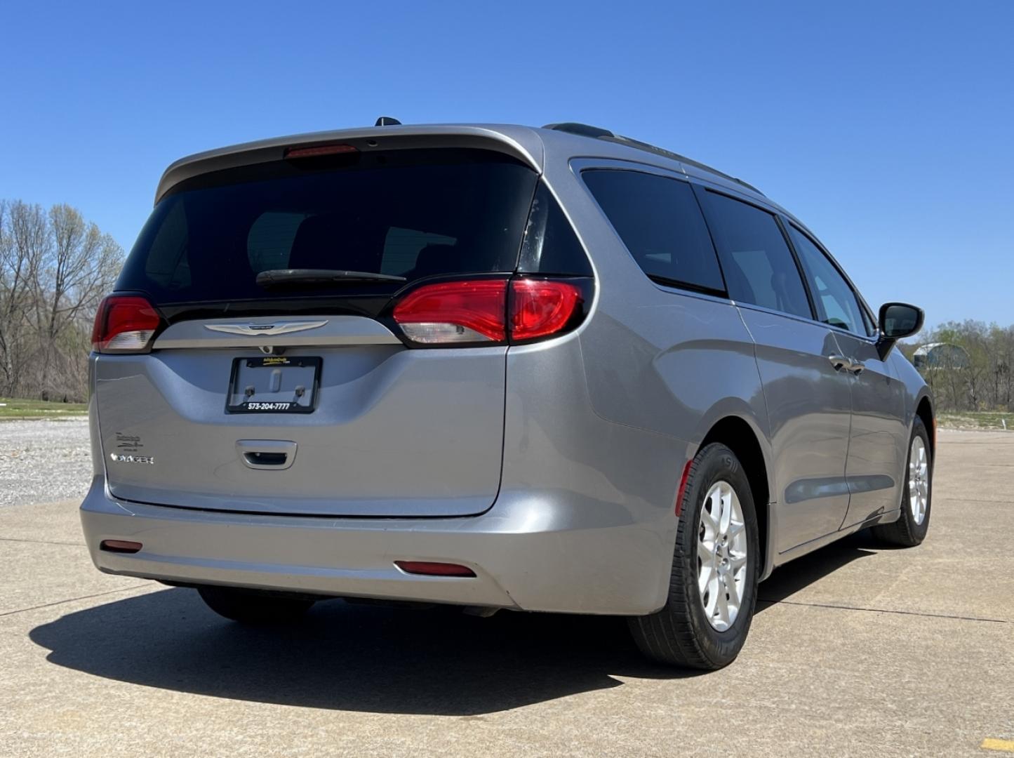 2021 SILVER /Black Leather CHRYSLER VOYAGER LXI (2C4RC1DG9MR) with an 3.6L V6 engine, Automatic transmission, located at 506 S. Kingshighway, Cape Girardeau, MO, 63703, 37.294994, -89.556206 - 2021 Chrysler Voyager LXI 115xxx miles Front Wheel Drive 3.6L V6 Automatic Leather 3rd Row Stow 'N Go Backup Camera Power Driver Seat Bluetooth Remote Start Cruise Power Windows/Locks/Mirrors We have financing available and we accept trades! Fill out a credit application on our website - Photo#9