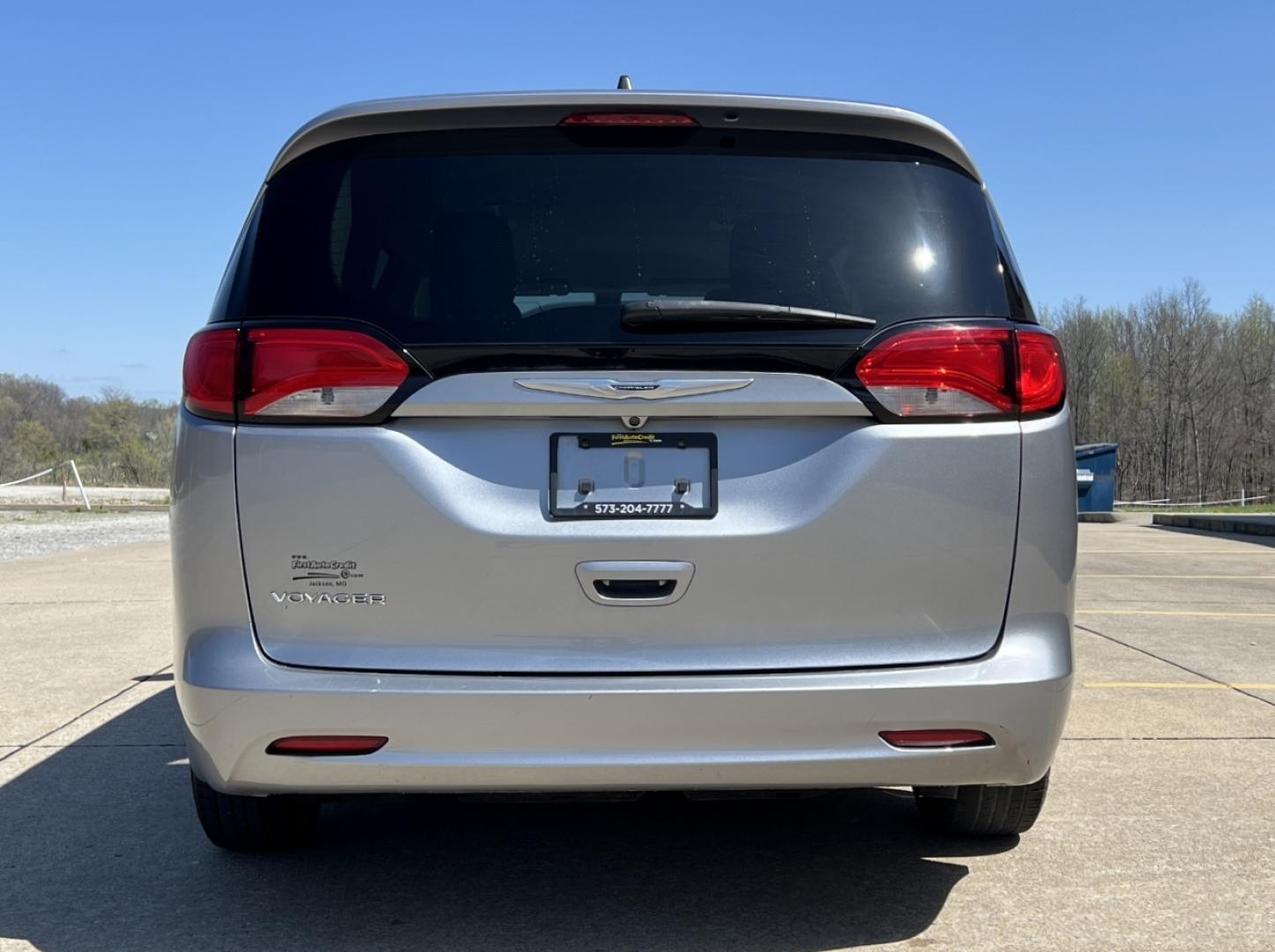2021 SILVER /Black Leather CHRYSLER VOYAGER LXI (2C4RC1DG9MR) with an 3.6L V6 engine, Automatic transmission, located at 506 S. Kingshighway, Cape Girardeau, MO, 63703, 37.294994, -89.556206 - 2021 Chrysler Voyager LXI 115xxx miles Front Wheel Drive 3.6L V6 Automatic Leather 3rd Row Stow 'N Go Backup Camera Power Driver Seat Bluetooth Remote Start Cruise Power Windows/Locks/Mirrors We have financing available and we accept trades! Fill out a credit application on our website - Photo#11