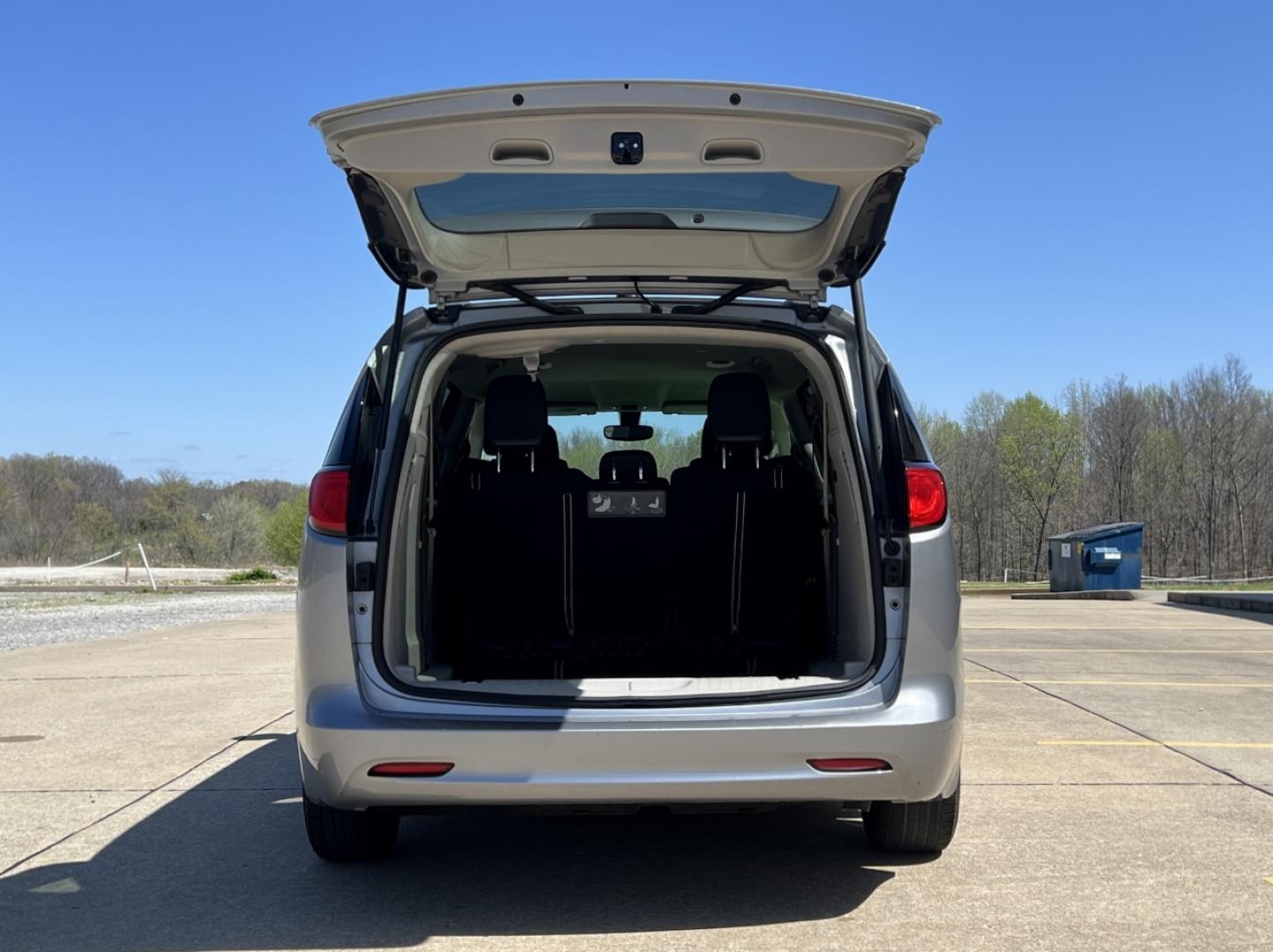 2021 SILVER /Black Leather CHRYSLER VOYAGER LXI (2C4RC1DG9MR) with an 3.6L V6 engine, Automatic transmission, located at 506 S. Kingshighway, Cape Girardeau, MO, 63703, 37.294994, -89.556206 - 2021 Chrysler Voyager LXI 115xxx miles Front Wheel Drive 3.6L V6 Automatic Leather 3rd Row Stow 'N Go Backup Camera Power Driver Seat Bluetooth Remote Start Cruise Power Windows/Locks/Mirrors We have financing available and we accept trades! Fill out a credit application on our website - Photo#20