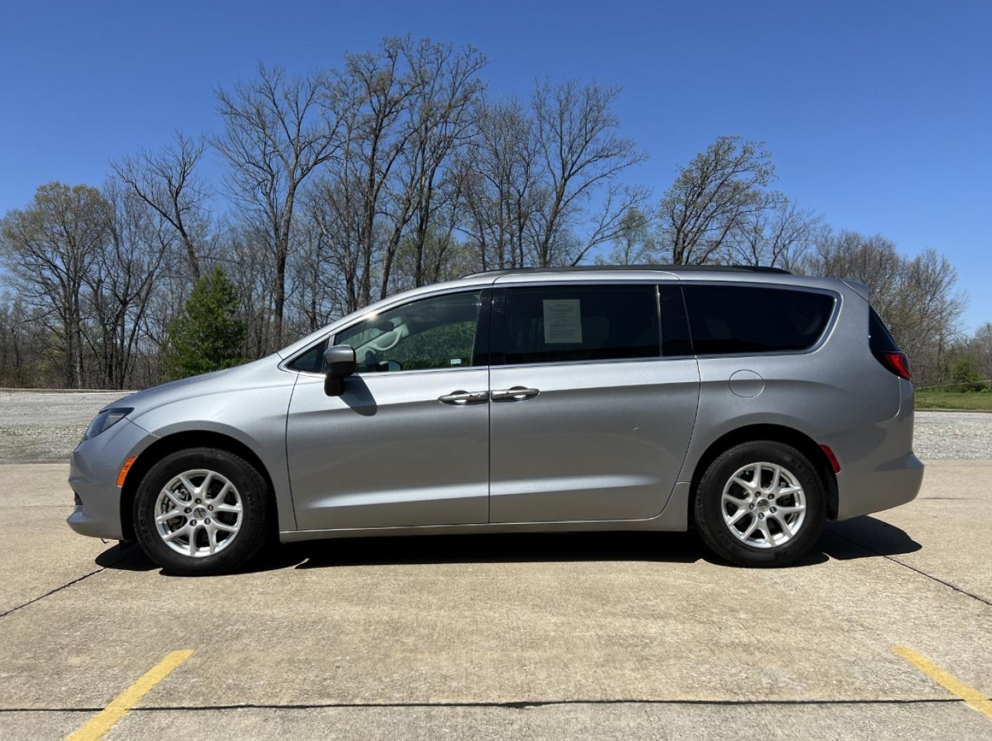 2021 SILVER /Black Leather CHRYSLER VOYAGER LXI (2C4RC1DG9MR) with an 3.6L V6 engine, Automatic transmission, located at 506 S. Kingshighway, Cape Girardeau, MO, 63703, 37.294994, -89.556206 - 2021 Chrysler Voyager LXI 115xxx miles Front Wheel Drive 3.6L V6 Automatic Leather 3rd Row Stow 'N Go Backup Camera Power Driver Seat Bluetooth Remote Start Cruise Power Windows/Locks/Mirrors We have financing available and we accept trades! Fill out a credit application on our website - Photo#7