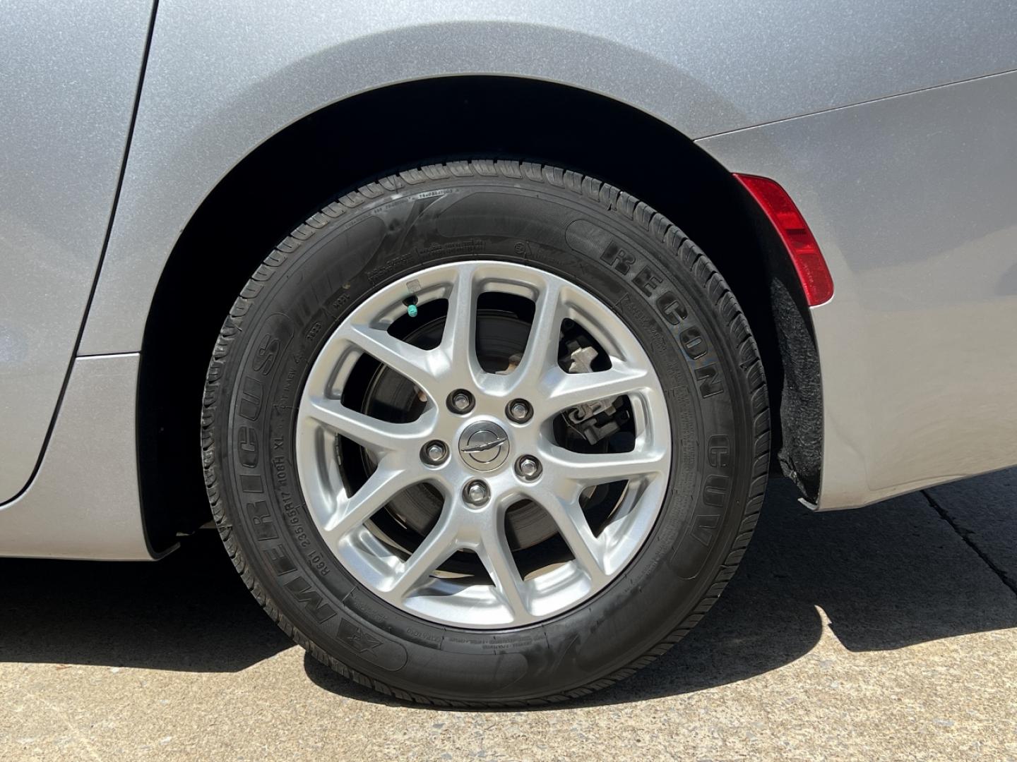 2021 SILVER /Black Leather CHRYSLER VOYAGER LXI (2C4RC1DG9MR) with an 3.6L V6 engine, Automatic transmission, located at 506 S. Kingshighway, Cape Girardeau, MO, 63703, 37.294994, -89.556206 - 2021 Chrysler Voyager LXI 115xxx miles Front Wheel Drive 3.6L V6 Automatic Leather 3rd Row Stow 'N Go Backup Camera Power Driver Seat Bluetooth Remote Start Cruise Power Windows/Locks/Mirrors We have financing available and we accept trades! Fill out a credit application on our website - Photo#42