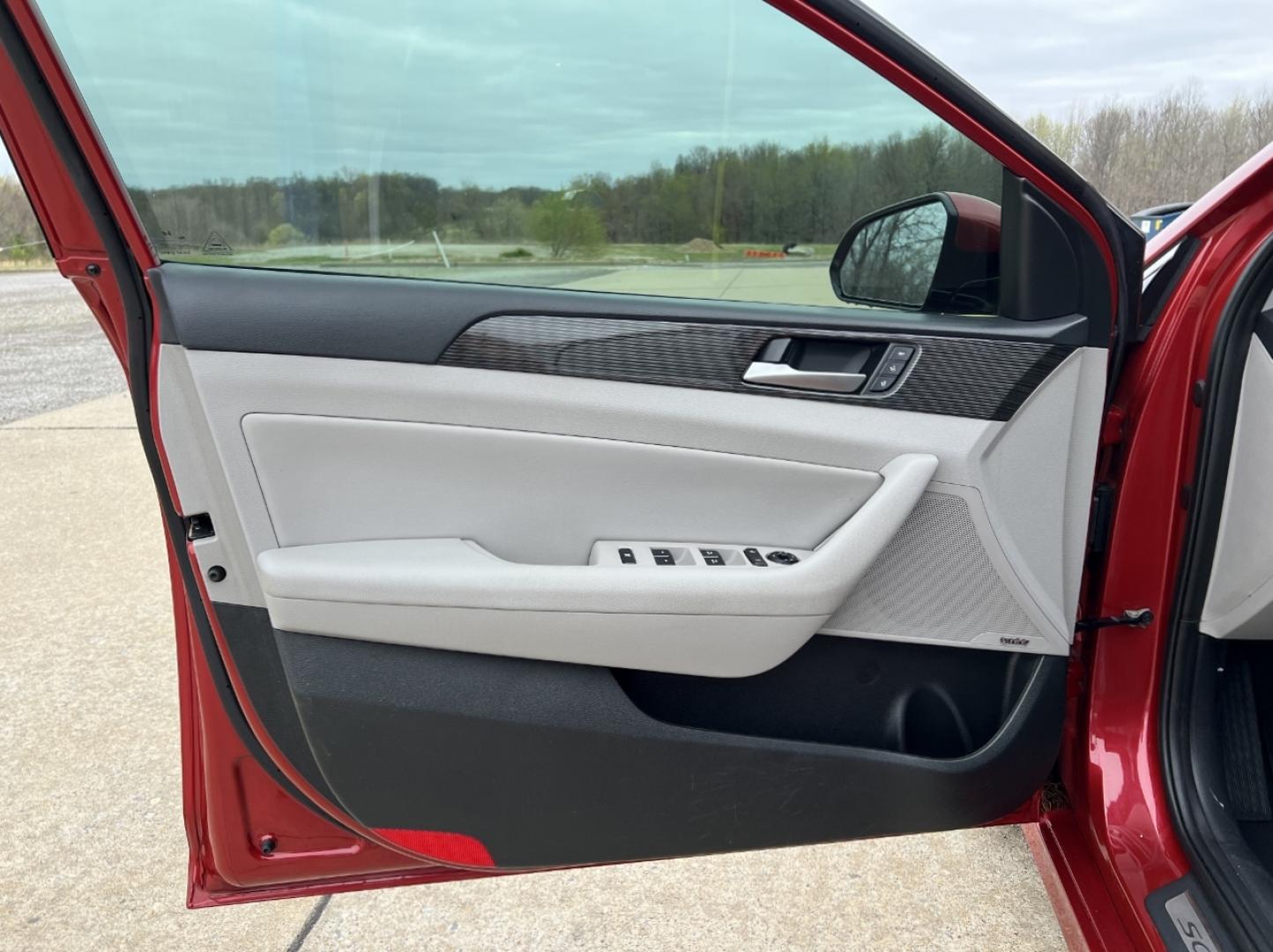 2019 RED /Gray Leather HYUNDAI SONATA LIMITED (5NPE34AF4KH) with an 2.4L 4 Cyl. engine, Automatic transmission, located at 506 S. Kingshighway, Cape Girardeau, MO, 63703, 37.294994, -89.556206 - 2019 Hyundai Sonata Limited 130xxx miles Front Wheel Drive 2.4L 4 Cyl. Automatic Leather Navigation Power/Heated/Cooled Seats Heated Steering Wheel Backup Camera Sunroof Bluetooth Cruise Power Windows/Locks/Mirrors We have financing available and we accept trades! Fill out a credit app - Photo#14