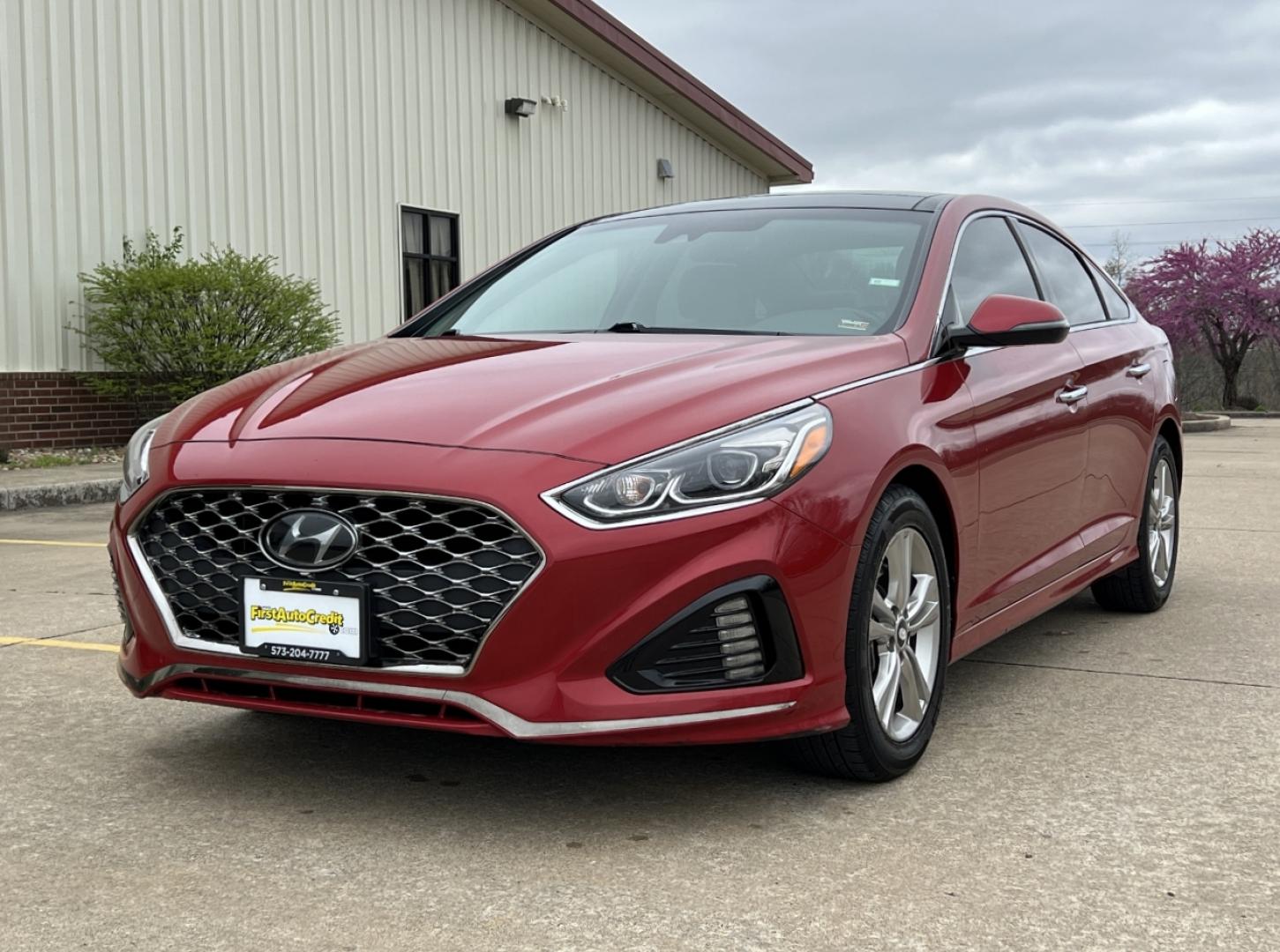 2019 RED /Gray Leather HYUNDAI SONATA LIMITED (5NPE34AF4KH) with an 2.4L 4 Cyl. engine, Automatic transmission, located at 506 S. Kingshighway, Cape Girardeau, MO, 63703, 37.294994, -89.556206 - 2019 Hyundai Sonata Limited 130xxx miles Front Wheel Drive 2.4L 4 Cyl. Automatic Leather Navigation Power/Heated/Cooled Seats Heated Steering Wheel Backup Camera Sunroof Bluetooth Cruise Power Windows/Locks/Mirrors We have financing available and we accept trades! Fill out a credit app - Photo#7