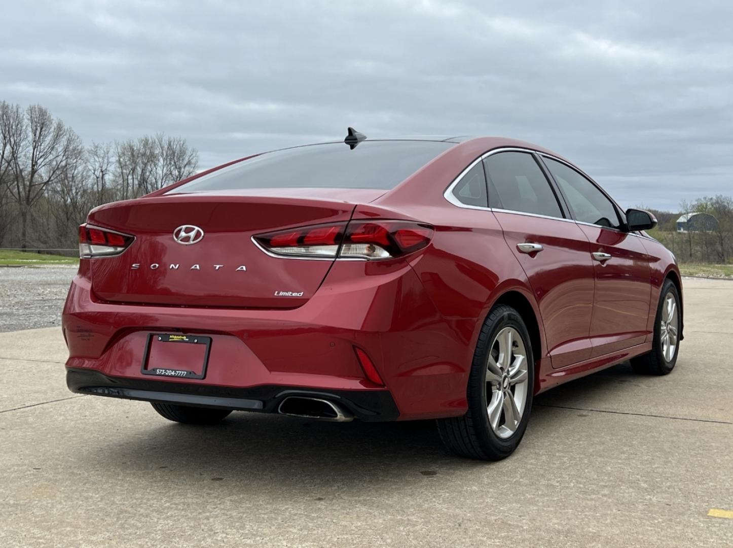 2019 RED /Gray Leather HYUNDAI SONATA LIMITED (5NPE34AF4KH) with an 2.4L 4 Cyl. engine, Automatic transmission, located at 506 S. Kingshighway, Cape Girardeau, MO, 63703, 37.294994, -89.556206 - 2019 Hyundai Sonata Limited 130xxx miles Front Wheel Drive 2.4L 4 Cyl. Automatic Leather Navigation Power/Heated/Cooled Seats Heated Steering Wheel Backup Camera Sunroof Bluetooth Cruise Power Windows/Locks/Mirrors We have financing available and we accept trades! Fill out a credit app - Photo#10