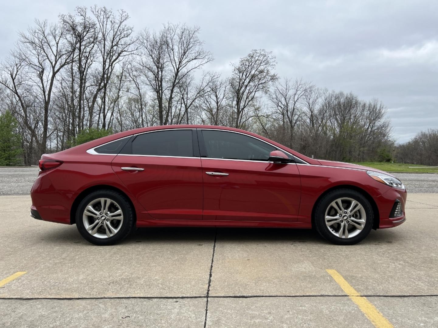 2019 RED /Gray Leather HYUNDAI SONATA LIMITED (5NPE34AF4KH) with an 2.4L 4 Cyl. engine, Automatic transmission, located at 506 S. Kingshighway, Cape Girardeau, MO, 63703, 37.294994, -89.556206 - 2019 Hyundai Sonata Limited 130xxx miles Front Wheel Drive 2.4L 4 Cyl. Automatic Leather Navigation Power/Heated/Cooled Seats Heated Steering Wheel Backup Camera Sunroof Bluetooth Cruise Power Windows/Locks/Mirrors We have financing available and we accept trades! Fill out a credit app - Photo#9