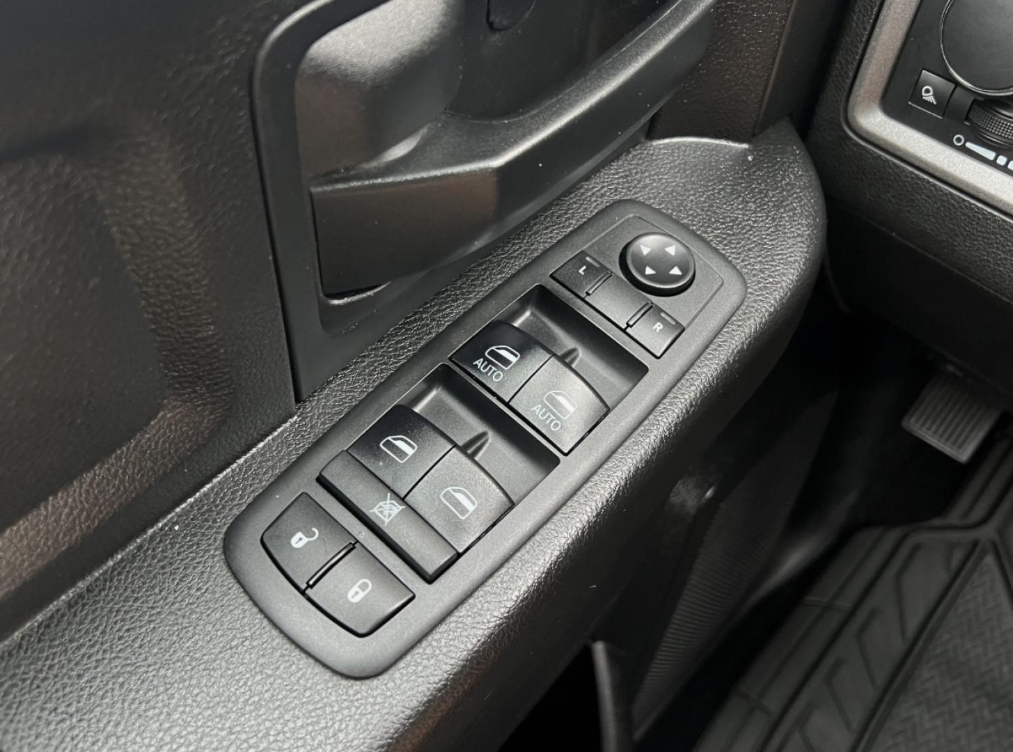 2019 WHITE /Gray Cloth RAM 1500 CLASSIC TRADESMAN (1C6RR7ST9KS) with an 5.7L V8 engine, Automatic transmission, located at 506 S. Kingshighway, Cape Girardeau, MO, 63703, 37.294994, -89.556206 - 2019 Ram 1500 Classic Tradesman 1-Owner 142xxx miles 4x4 5.7L V8 HEMI Automatic Backup Camera Bluetooth Cruise Power Windows/Locks/Mirrors We have financing available and we accept trades! Fill out a credit application on our website or come by today! If you have any questions, give us a - Photo#26