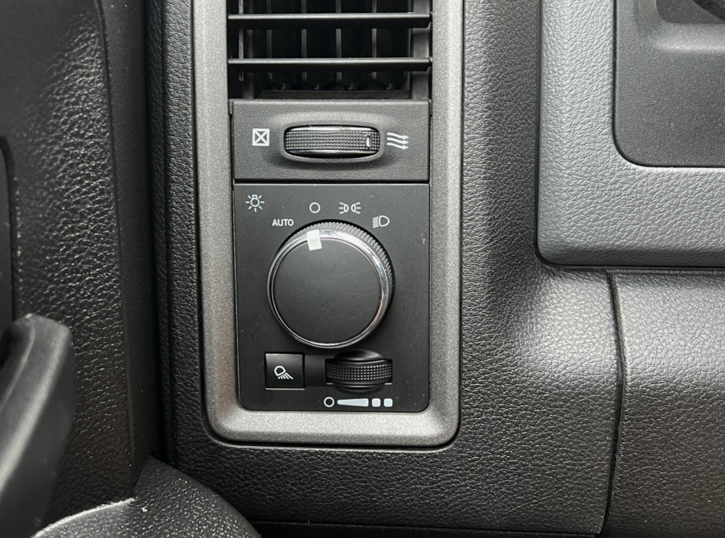 2019 WHITE /Gray Cloth RAM 1500 CLASSIC TRADESMAN (1C6RR7ST9KS) with an 5.7L V8 engine, Automatic transmission, located at 506 S. Kingshighway, Cape Girardeau, MO, 63703, 37.294994, -89.556206 - 2019 Ram 1500 Classic Tradesman 1-Owner 142xxx miles 4x4 5.7L V8 HEMI Automatic Backup Camera Bluetooth Cruise Power Windows/Locks/Mirrors We have financing available and we accept trades! Fill out a credit application on our website or come by today! If you have any questions, give us a - Photo#27
