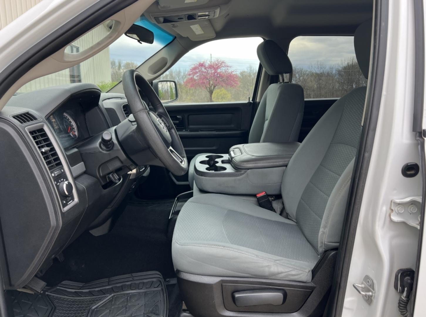 2019 WHITE /Gray Cloth RAM 1500 CLASSIC TRADESMAN (1C6RR7ST9KS) with an 5.7L V8 engine, Automatic transmission, located at 506 S. Kingshighway, Cape Girardeau, MO, 63703, 37.294994, -89.556206 - 2019 Ram 1500 Classic Tradesman 1-Owner 142xxx miles 4x4 5.7L V8 HEMI Automatic Backup Camera Bluetooth Cruise Power Windows/Locks/Mirrors We have financing available and we accept trades! Fill out a credit application on our website or come by today! If you have any questions, give us a - Photo#12