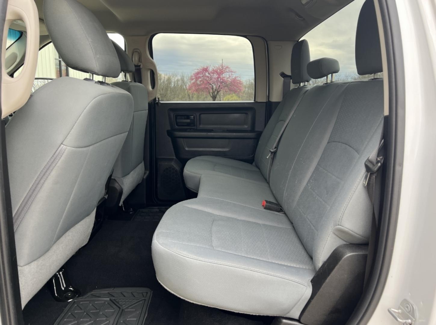 2019 WHITE /Gray Cloth RAM 1500 CLASSIC TRADESMAN (1C6RR7ST9KS) with an 5.7L V8 engine, Automatic transmission, located at 506 S. Kingshighway, Cape Girardeau, MO, 63703, 37.294994, -89.556206 - 2019 Ram 1500 Classic Tradesman 1-Owner 142xxx miles 4x4 5.7L V8 HEMI Automatic Backup Camera Bluetooth Cruise Power Windows/Locks/Mirrors We have financing available and we accept trades! Fill out a credit application on our website or come by today! If you have any questions, give us a - Photo#15
