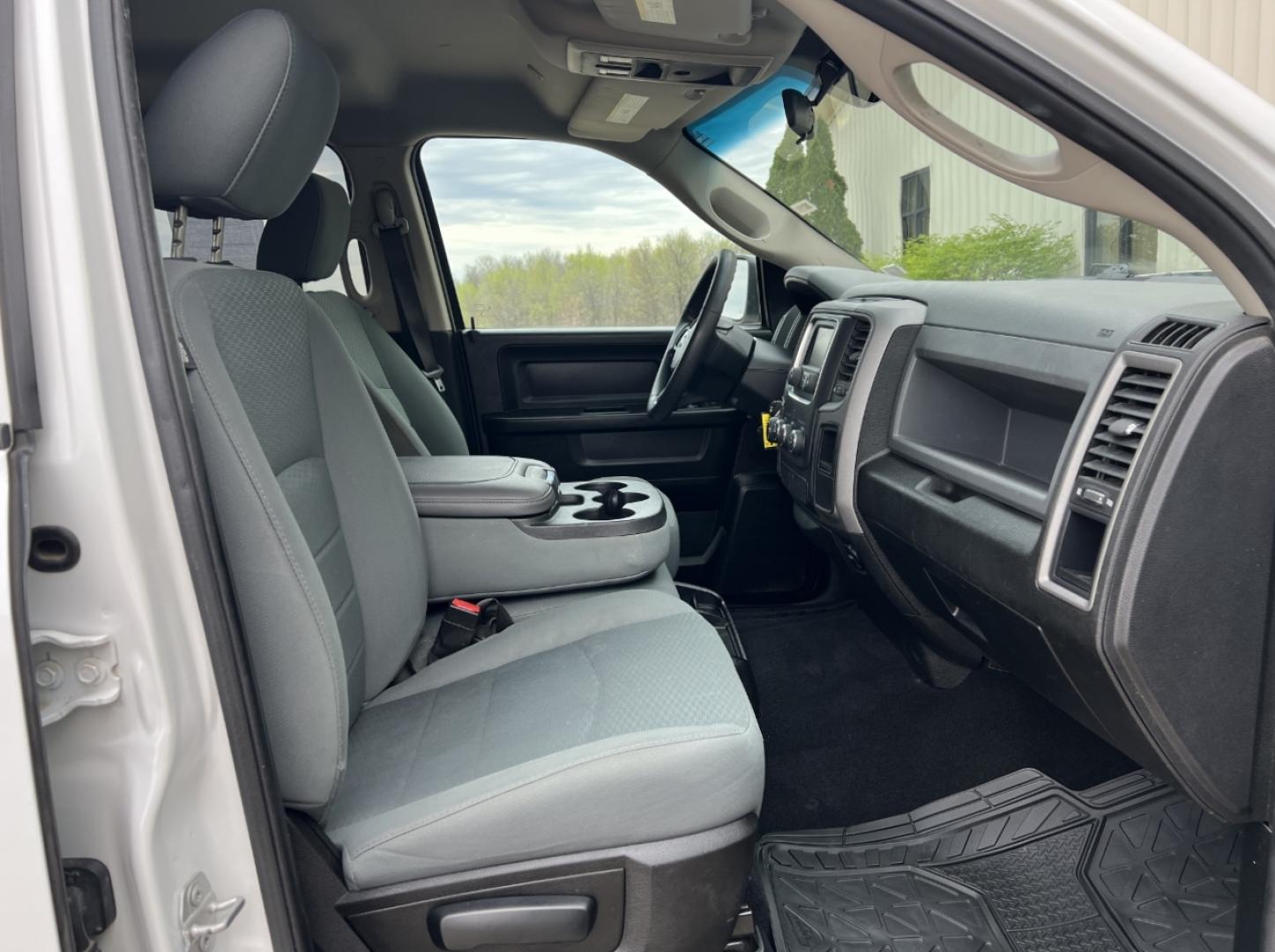 2019 WHITE /Gray Cloth RAM 1500 CLASSIC TRADESMAN (1C6RR7ST9KS) with an 5.7L V8 engine, Automatic transmission, located at 506 S. Kingshighway, Cape Girardeau, MO, 63703, 37.294994, -89.556206 - 2019 Ram 1500 Classic Tradesman 1-Owner 142xxx miles 4x4 5.7L V8 HEMI Automatic Backup Camera Bluetooth Cruise Power Windows/Locks/Mirrors We have financing available and we accept trades! Fill out a credit application on our website or come by today! If you have any questions, give us a - Photo#14