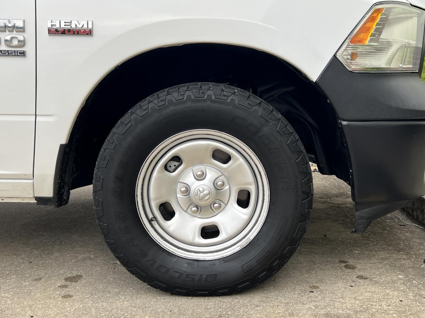 2019 WHITE /Gray Cloth RAM 1500 CLASSIC TRADESMAN (1C6RR7ST9KS) with an 5.7L V8 engine, Automatic transmission, located at 506 S. Kingshighway, Cape Girardeau, MO, 63703, 37.294994, -89.556206 - 2019 Ram 1500 Classic Tradesman 1-Owner 142xxx miles 4x4 5.7L V8 HEMI Automatic Backup Camera Bluetooth Cruise Power Windows/Locks/Mirrors We have financing available and we accept trades! Fill out a credit application on our website or come by today! If you have any questions, give us a - Photo#34
