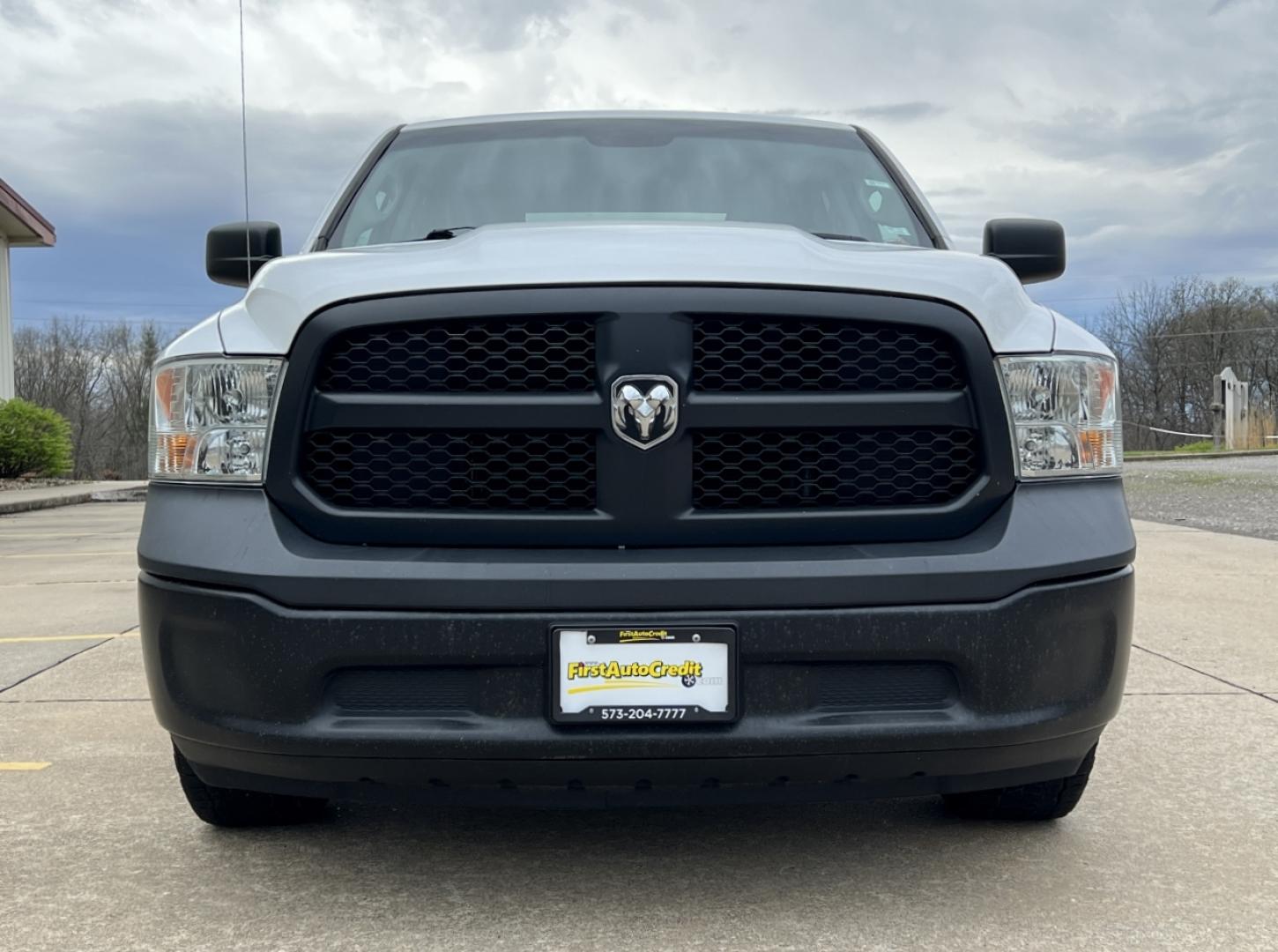 2019 WHITE /Gray Cloth RAM 1500 CLASSIC TRADESMAN (1C6RR7ST9KS) with an 5.7L V8 engine, Automatic transmission, located at 506 S. Kingshighway, Cape Girardeau, MO, 63703, 37.294994, -89.556206 - 2019 Ram 1500 Classic Tradesman 1-Owner 142xxx miles 4x4 5.7L V8 HEMI Automatic Backup Camera Bluetooth Cruise Power Windows/Locks/Mirrors We have financing available and we accept trades! Fill out a credit application on our website or come by today! If you have any questions, give us a - Photo#10