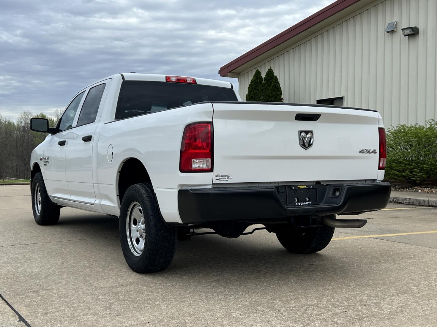 2019 WHITE /Gray Cloth RAM 1500 CLASSIC TRADESMAN (1C6RR7ST9KS) with an 5.7L V8 engine, Automatic transmission, located at 506 S. Kingshighway, Cape Girardeau, MO, 63703, 37.294994, -89.556206 - 2019 Ram 1500 Classic Tradesman 1-Owner 142xxx miles 4x4 5.7L V8 HEMI Automatic Backup Camera Bluetooth Cruise Power Windows/Locks/Mirrors We have financing available and we accept trades! Fill out a credit application on our website or come by today! If you have any questions, give us a - Photo#8