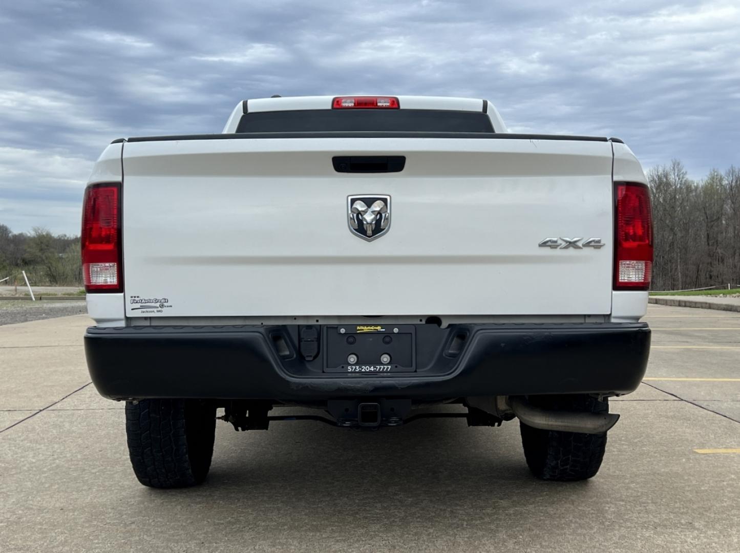 2019 WHITE /Gray Cloth RAM 1500 CLASSIC TRADESMAN (1C6RR7ST9KS) with an 5.7L V8 engine, Automatic transmission, located at 506 S. Kingshighway, Cape Girardeau, MO, 63703, 37.294994, -89.556206 - 2019 Ram 1500 Classic Tradesman 1-Owner 142xxx miles 4x4 5.7L V8 HEMI Automatic Backup Camera Bluetooth Cruise Power Windows/Locks/Mirrors We have financing available and we accept trades! Fill out a credit application on our website or come by today! If you have any questions, give us a - Photo#9