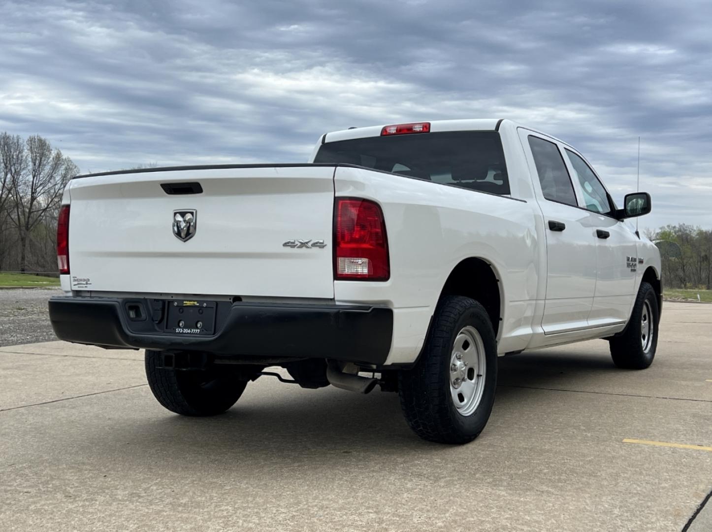 2019 WHITE /Gray Cloth RAM 1500 CLASSIC TRADESMAN (1C6RR7ST9KS) with an 5.7L V8 engine, Automatic transmission, located at 506 S. Kingshighway, Cape Girardeau, MO, 63703, 37.294994, -89.556206 - 2019 Ram 1500 Classic Tradesman 1-Owner 142xxx miles 4x4 5.7L V8 HEMI Automatic Backup Camera Bluetooth Cruise Power Windows/Locks/Mirrors We have financing available and we accept trades! Fill out a credit application on our website or come by today! If you have any questions, give us a - Photo#7