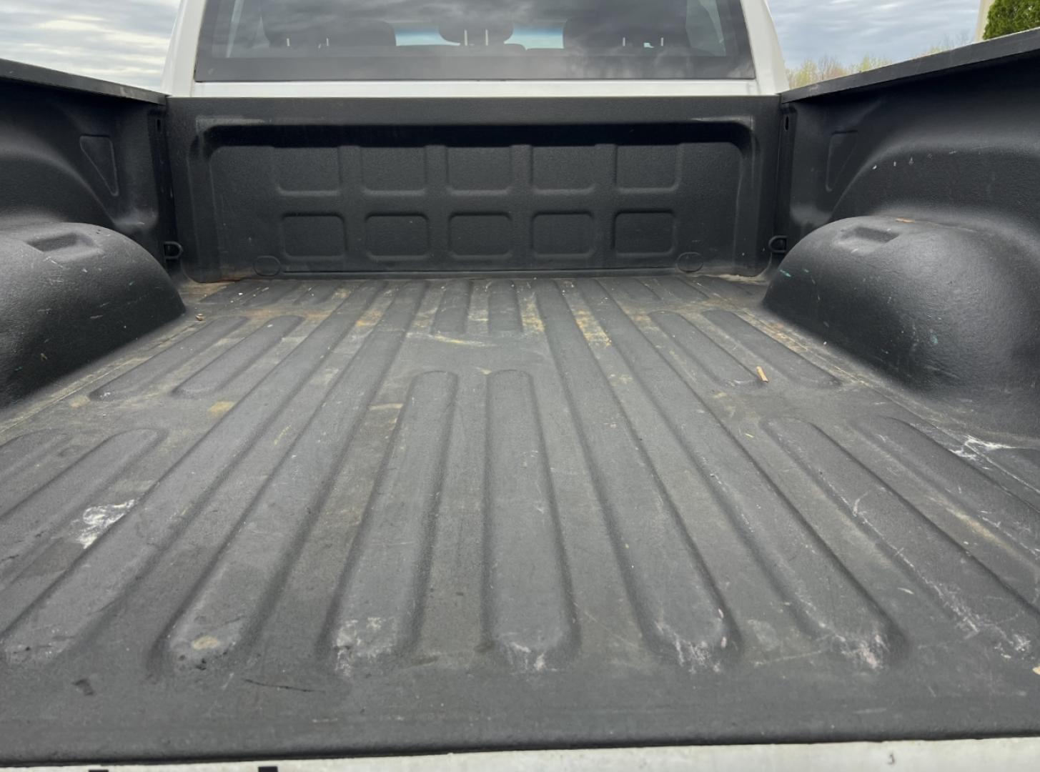 2019 WHITE /Gray Cloth RAM 1500 CLASSIC TRADESMAN (1C6RR7ST9KS) with an 5.7L V8 engine, Automatic transmission, located at 506 S. Kingshighway, Cape Girardeau, MO, 63703, 37.294994, -89.556206 - 2019 Ram 1500 Classic Tradesman 1-Owner 142xxx miles 4x4 5.7L V8 HEMI Automatic Backup Camera Bluetooth Cruise Power Windows/Locks/Mirrors We have financing available and we accept trades! Fill out a credit application on our website or come by today! If you have any questions, give us a - Photo#18