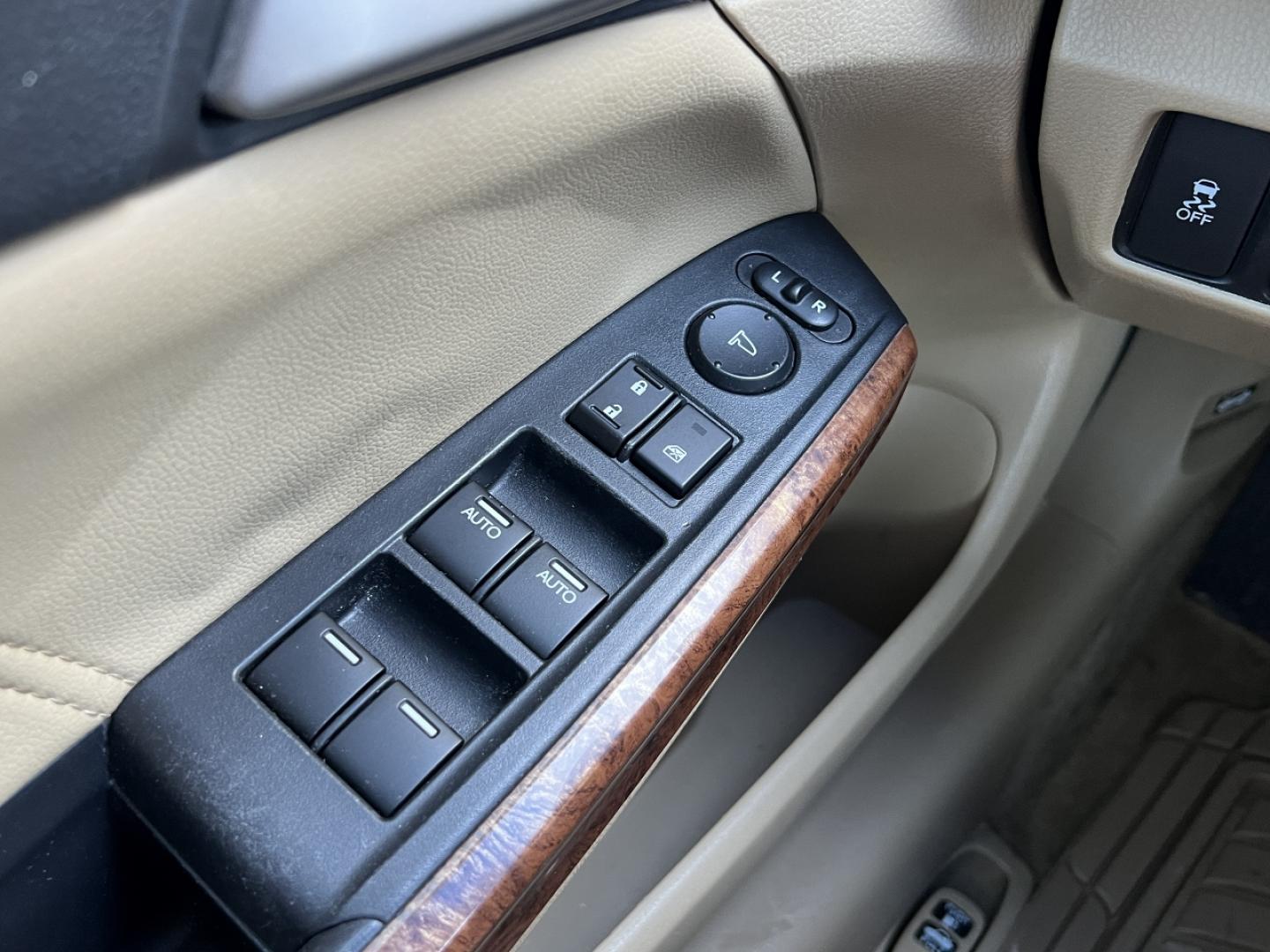 2012 BLACK /Tan Leather HONDA ACCORD EXL (1HGCP2F81CA) with an 2.4L 4 Cyl. engine, Automatic transmission, located at 506 S. Kingshighway, Cape Girardeau, MO, 63703, 37.294994, -89.556206 - 2012 Honda Accord EX-L 189xxx miles Front Wheel Drive 2.4L 4 Cyl. Automatic Leather Power Driver Seat Heated Seats Sunroof Cruise Power Windows/Locks/Mirrors We have financing available and we accept trades! Fill out a credit application on our website or come by today! If you have any q - Photo#25