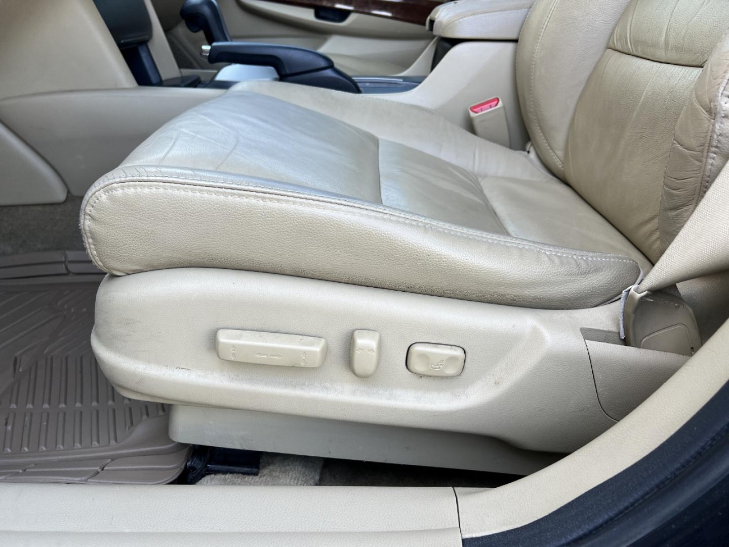 2012 BLACK /Tan Leather HONDA ACCORD EXL (1HGCP2F81CA) with an 2.4L 4 Cyl. engine, Automatic transmission, located at 506 S. Kingshighway, Cape Girardeau, MO, 63703, 37.294994, -89.556206 - 2012 Honda Accord EX-L 189xxx miles Front Wheel Drive 2.4L 4 Cyl. Automatic Leather Power Driver Seat Heated Seats Sunroof Cruise Power Windows/Locks/Mirrors We have financing available and we accept trades! Fill out a credit application on our website or come by today! If you have any q - Photo#4