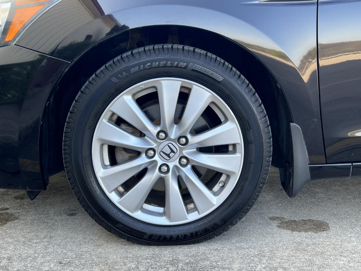 2012 BLACK /Tan Leather HONDA ACCORD EXL (1HGCP2F81CA) with an 2.4L 4 Cyl. engine, Automatic transmission, located at 506 S. Kingshighway, Cape Girardeau, MO, 63703, 37.294994, -89.556206 - 2012 Honda Accord EX-L 189xxx miles Front Wheel Drive 2.4L 4 Cyl. Automatic Leather Power Driver Seat Heated Seats Sunroof Cruise Power Windows/Locks/Mirrors We have financing available and we accept trades! Fill out a credit application on our website or come by today! If you have any q - Photo#31