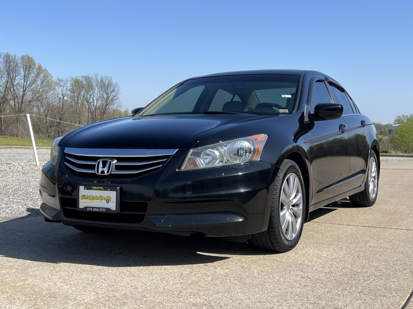 2012 BLACK /Tan Leather HONDA ACCORD EXL (1HGCP2F81CA) with an 2.4L 4 Cyl. engine, Automatic transmission, located at 506 S. Kingshighway, Cape Girardeau, MO, 63703, 37.294994, -89.556206 - 2012 Honda Accord EX-L 189xxx miles Front Wheel Drive 2.4L 4 Cyl. Automatic Leather Power Driver Seat Heated Seats Sunroof Cruise Power Windows/Locks/Mirrors We have financing available and we accept trades! Fill out a credit application on our website or come by today! If you have any q - Photo#5